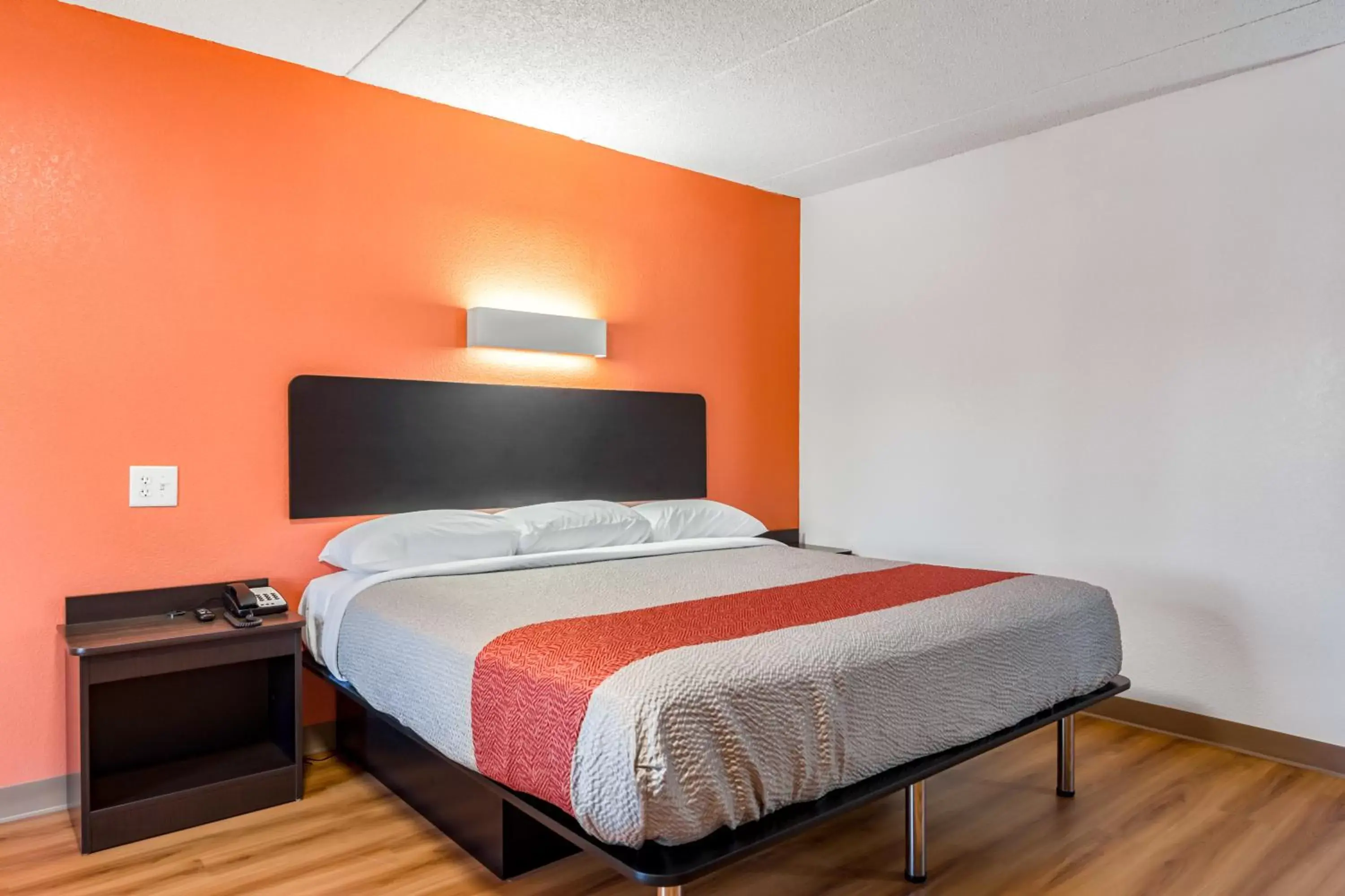 Bedroom, Bed in Motel 6-White, GA - Cartersville