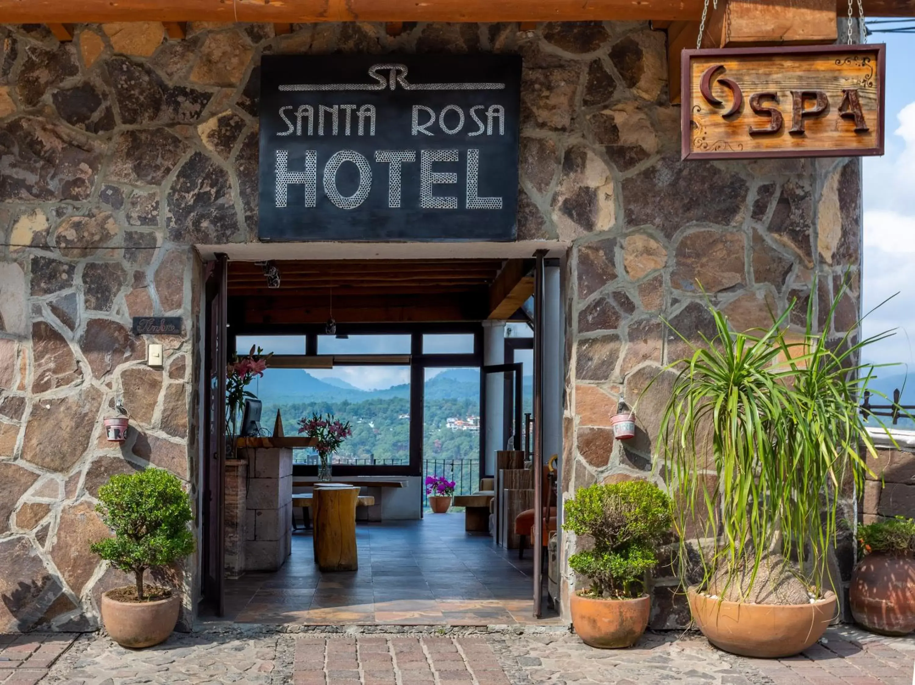 Facade/entrance in Hotel Santa Rosa