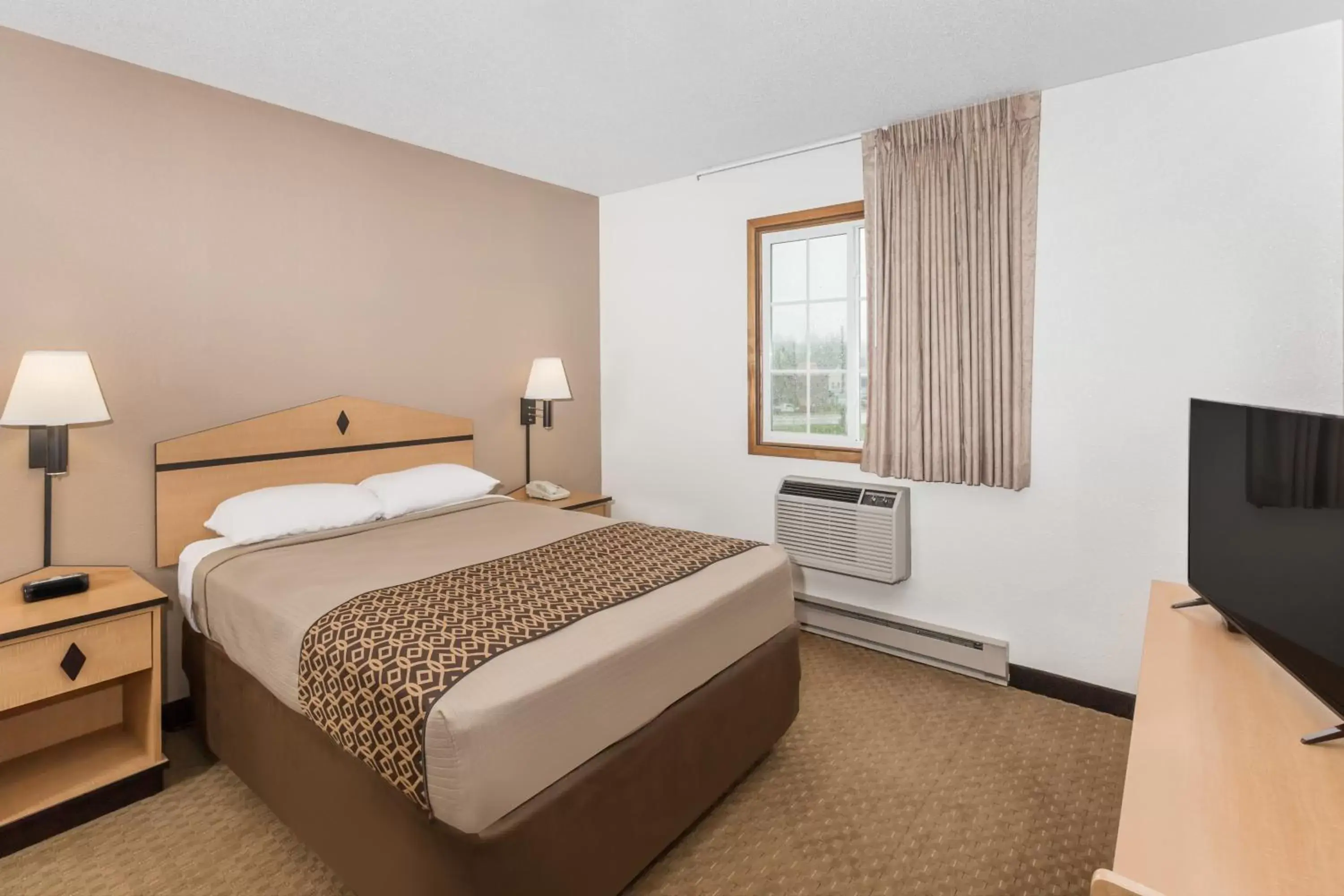 Day, Bed in Americas Best Value Inn & Suites Atlantic