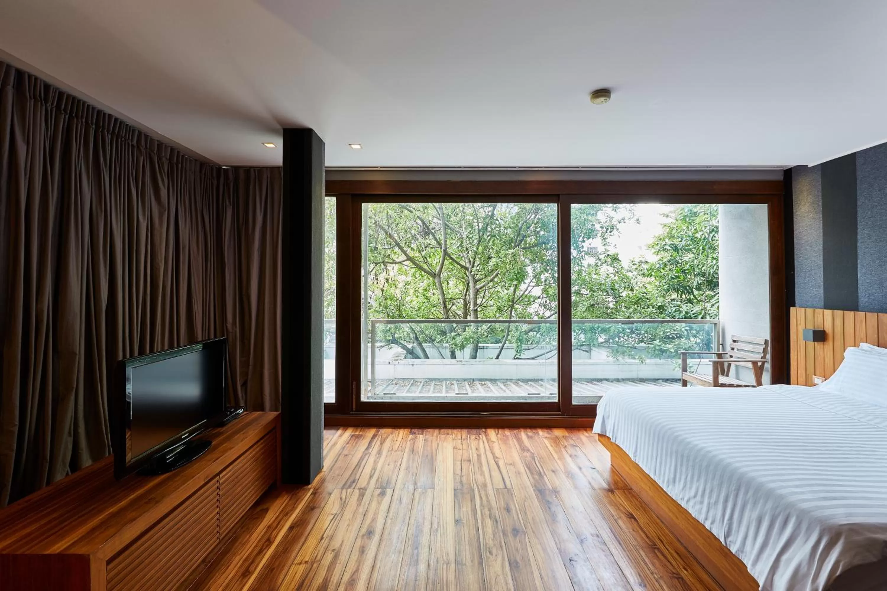 Bed in LUXX Langsuan Hotel - SHA Plus