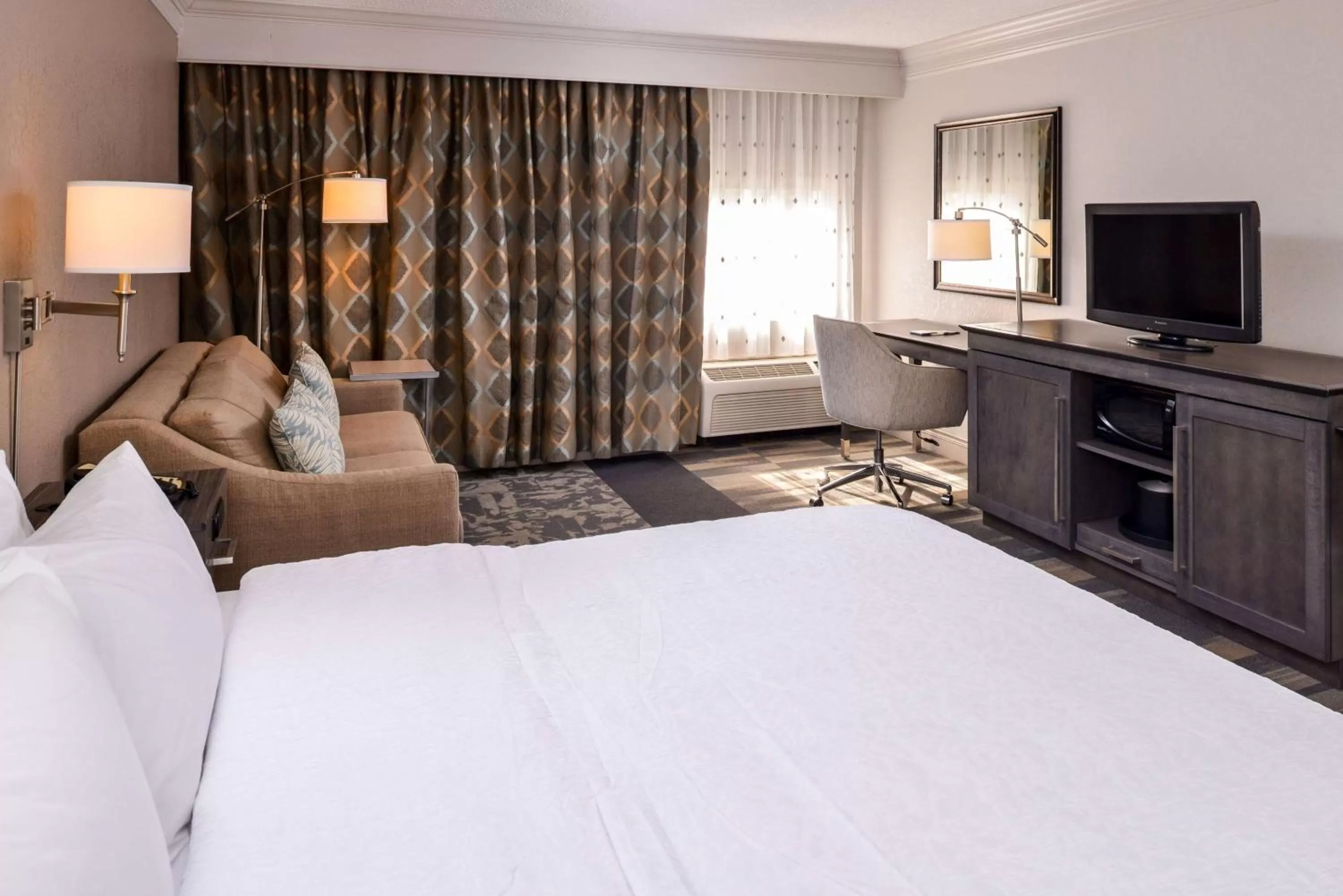 Bedroom, Bed in Hampton Inn Fort Lauderdale Plantation