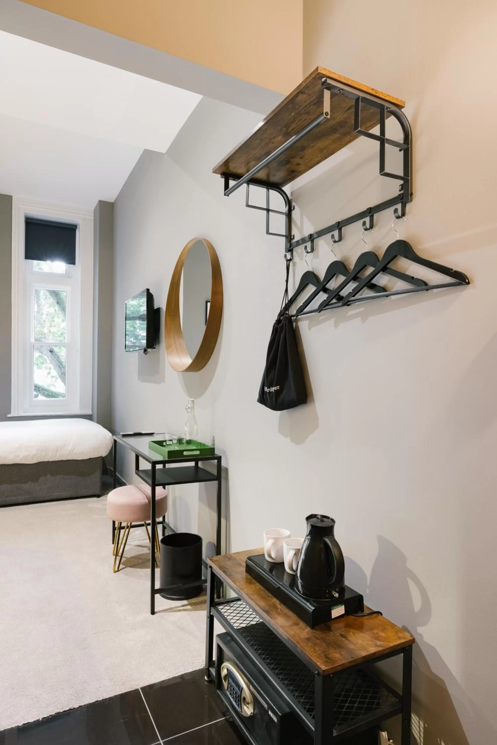 Decorative detail in TowerBridge64