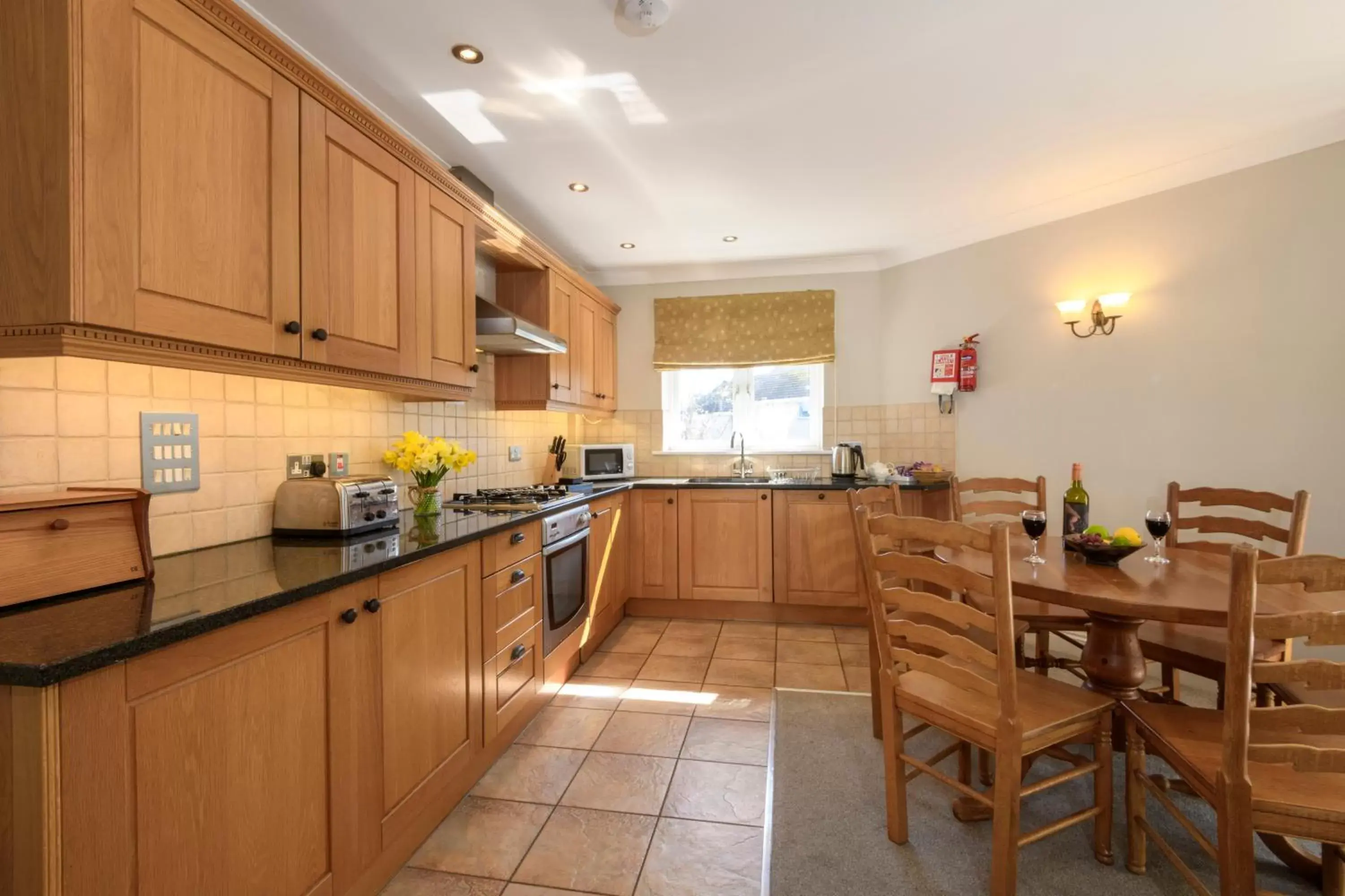 Dining area, Kitchen/Kitchenette in Porth Veor Manor Villas & Apartments