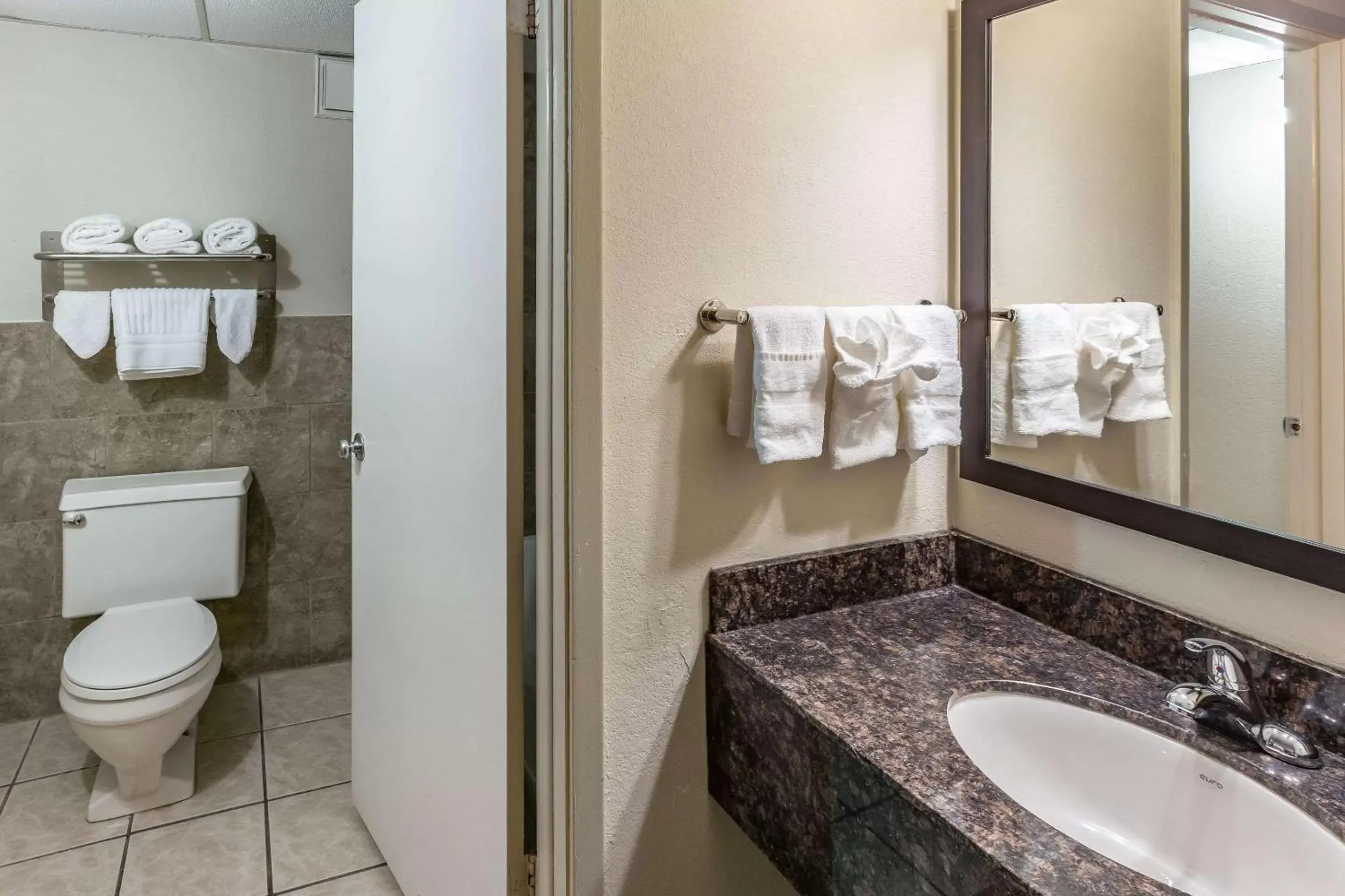 Photo of the whole room, Bathroom in Econo Lodge Inn & Suites Newton