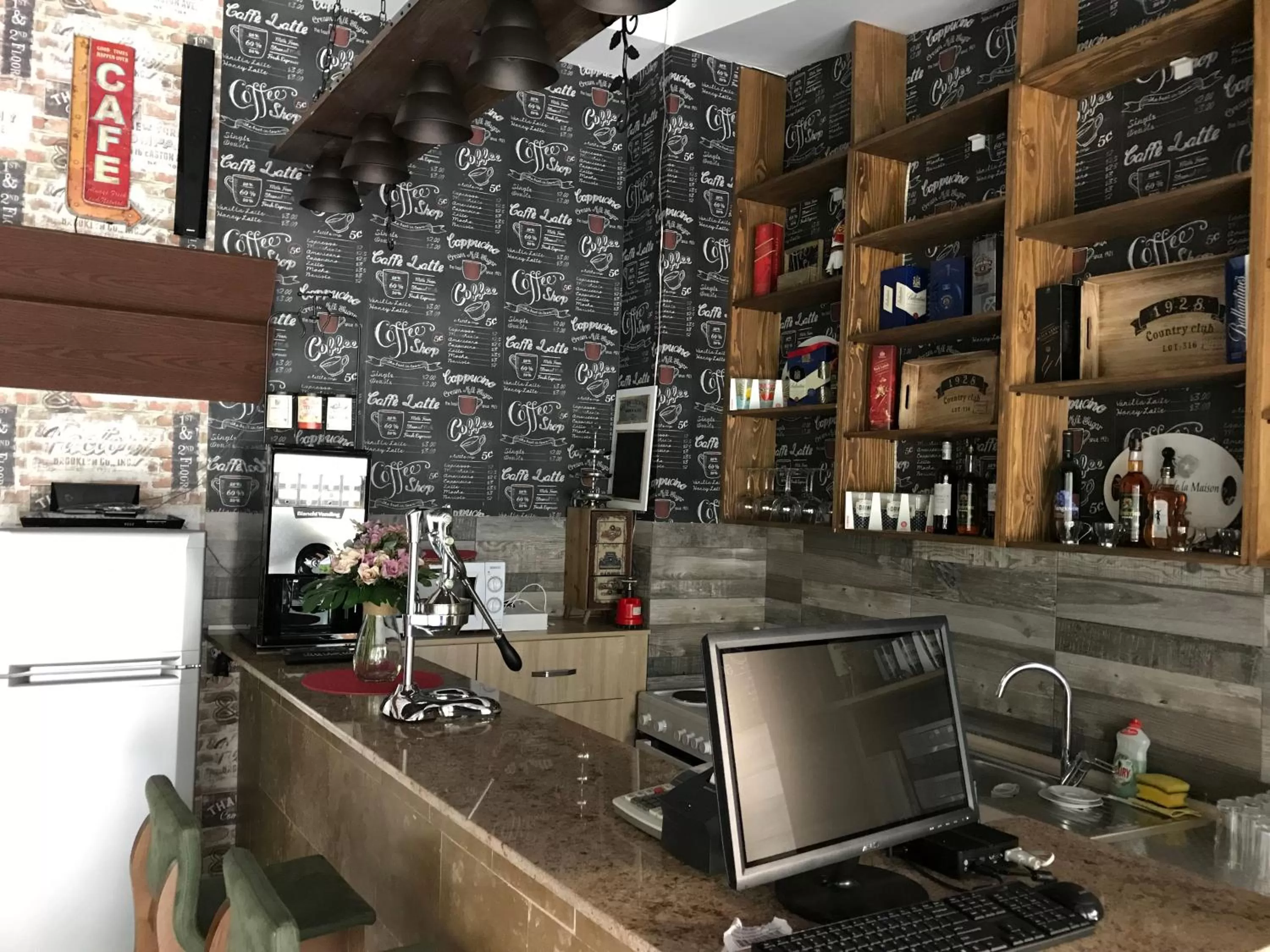 Restaurant/places to eat, Kitchen/Kitchenette in Villa Nina Hotel & Lounge bar