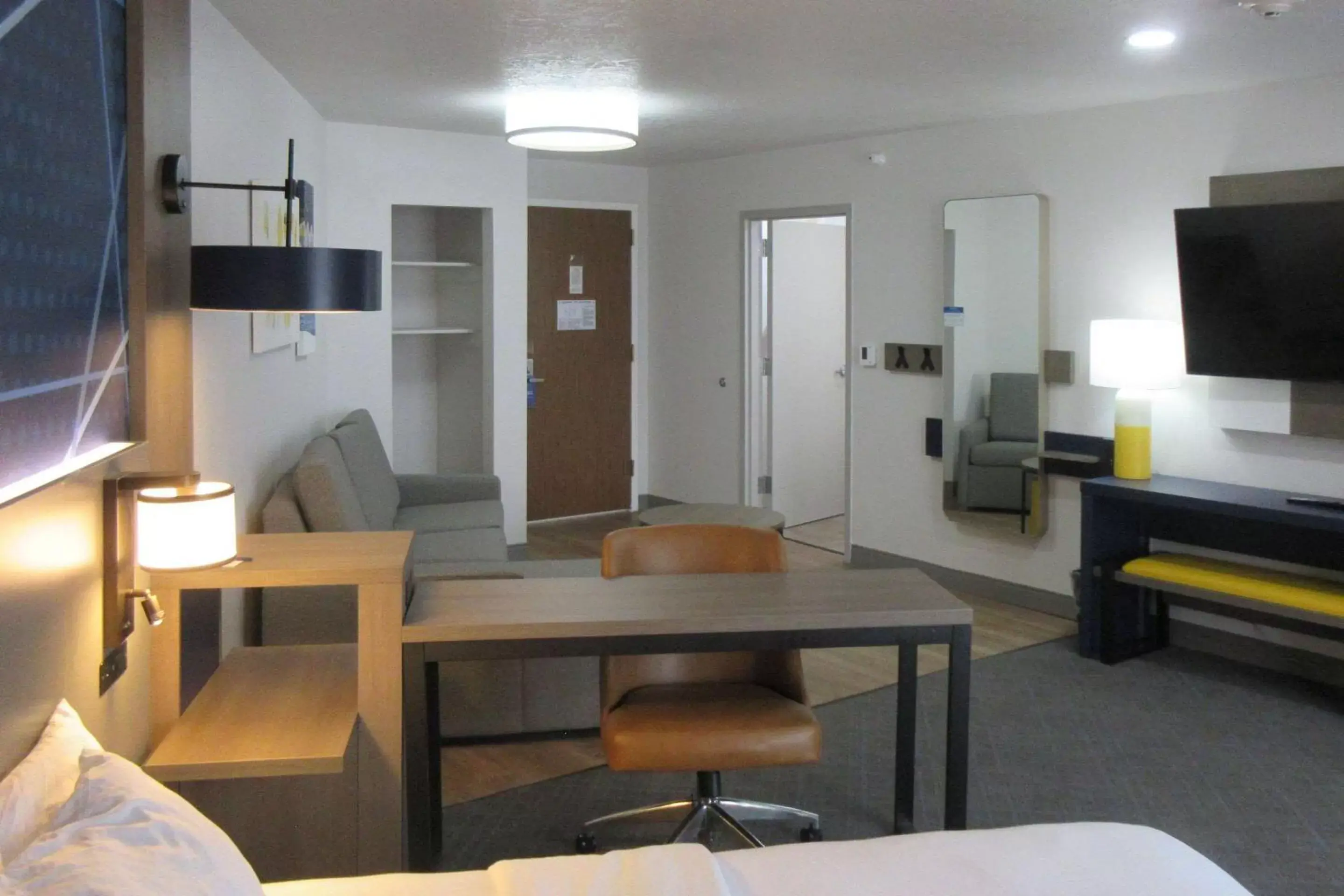 Bedroom, Seating Area in Comfort Suites Idaho Falls