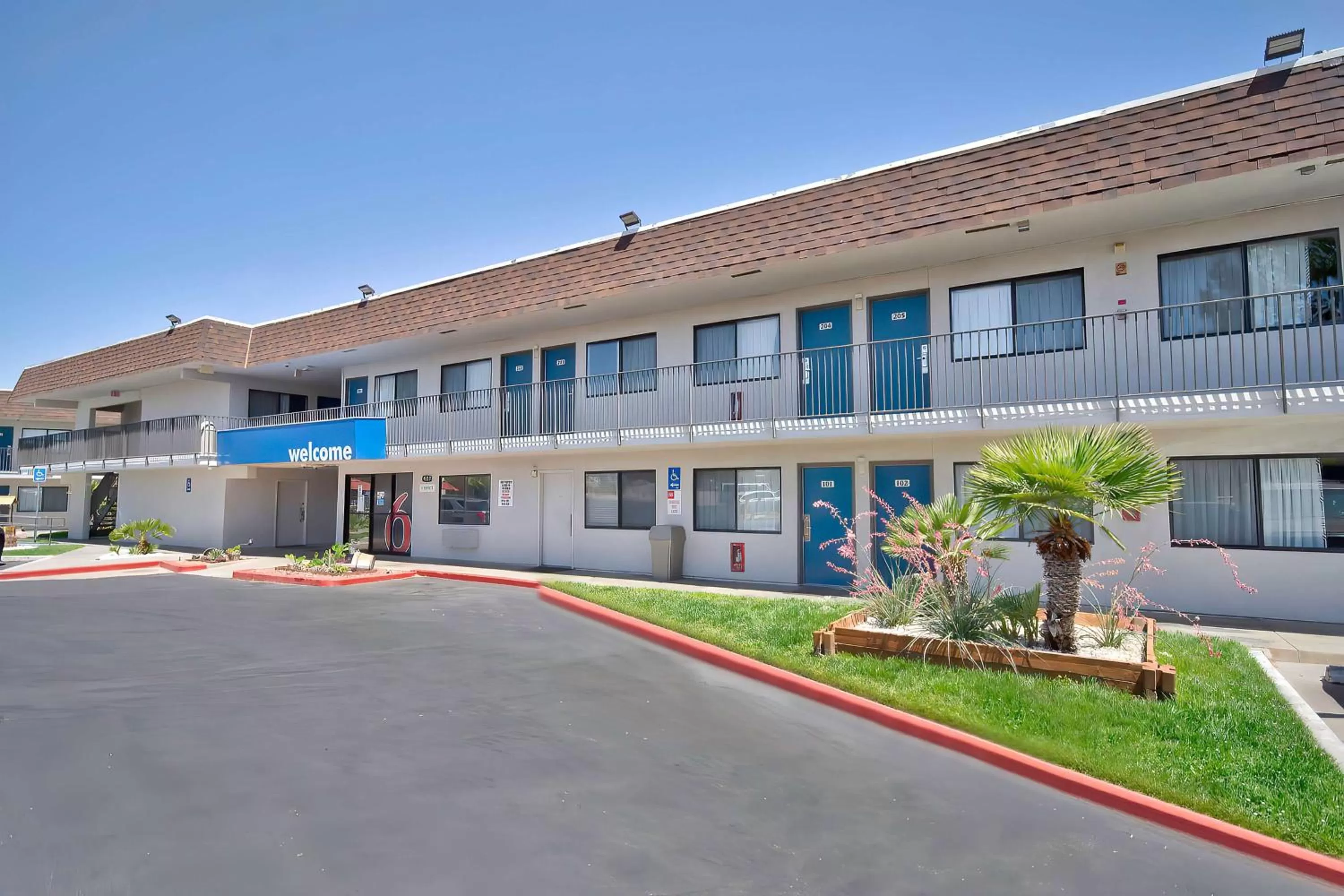 Property building in Motel 6-Palmdale, CA