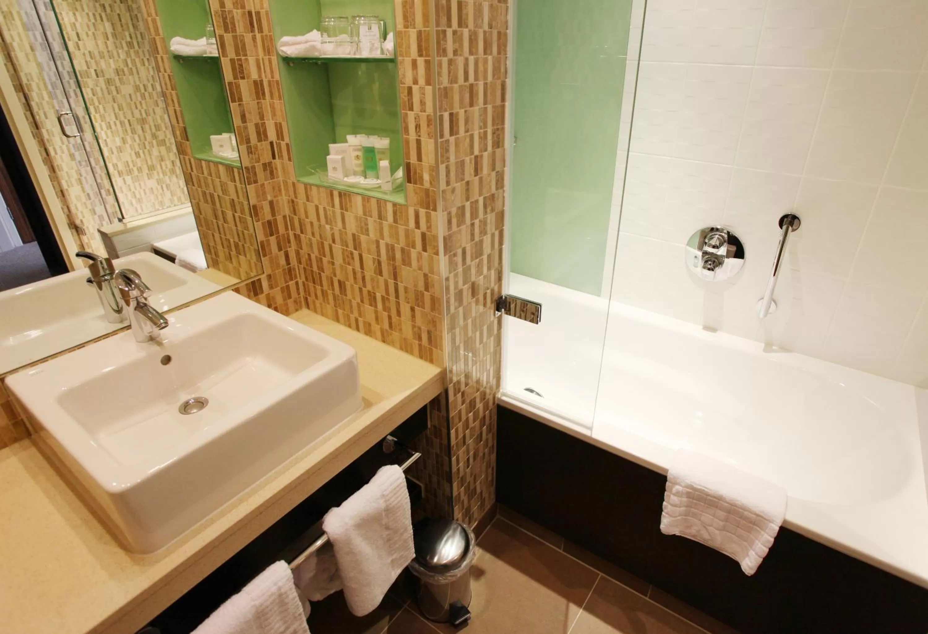 Photo of the whole room in Crowne Plaza Reading