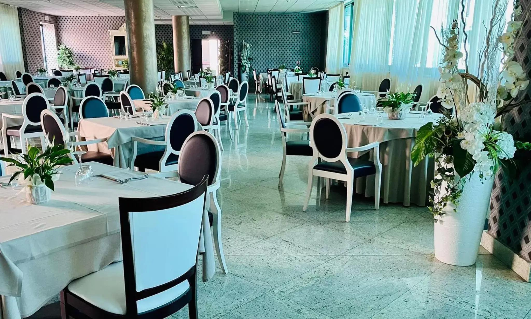 Restaurant/places to eat in Hotel Parisi Restaurant/places to eat in Hotel Parisi