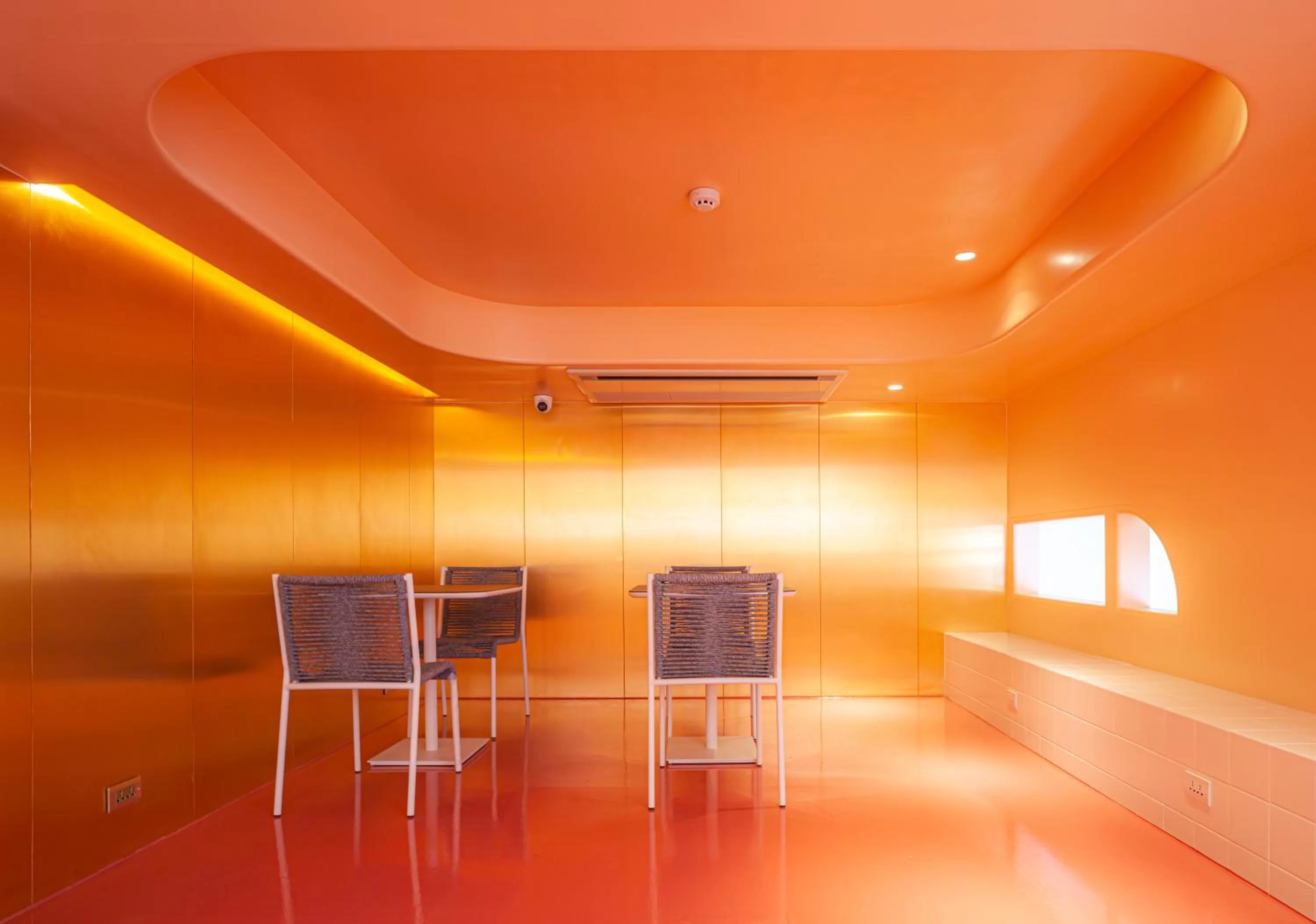 Dining area in Bonsai Hotel Bangkok