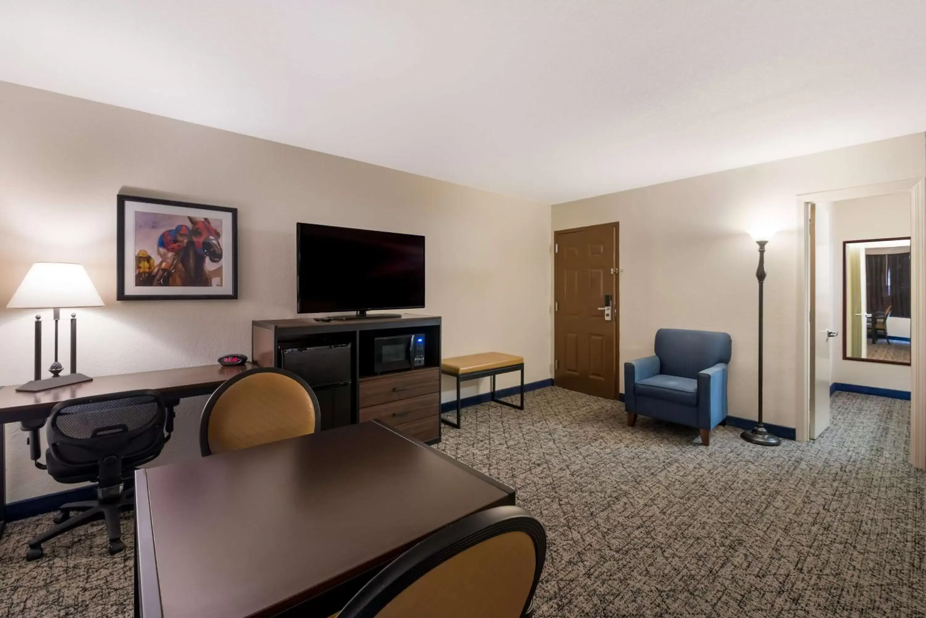 TV and multimedia, TV/Entertainment Center in Best Western Winners Circle