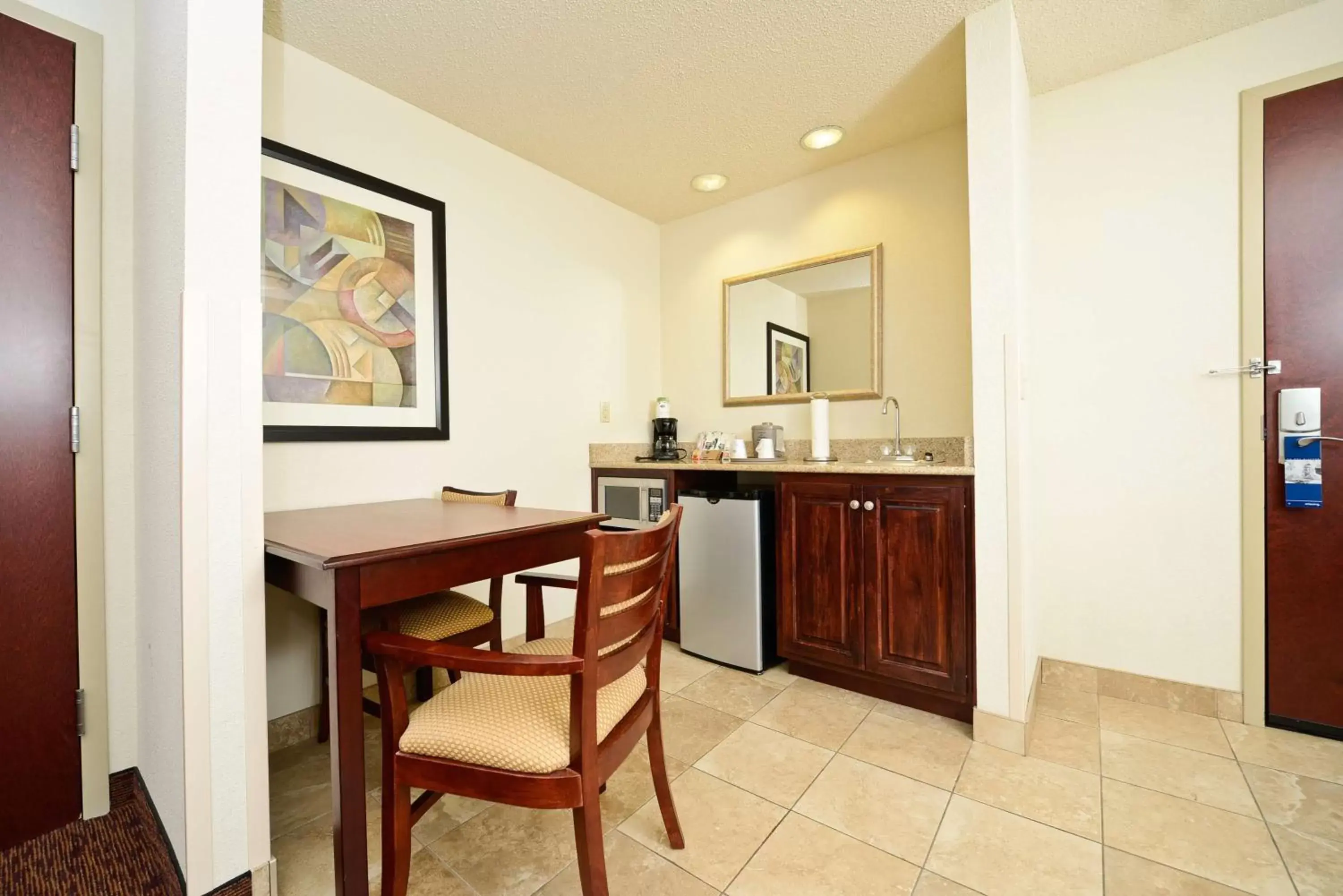 Kitchen or kitchenette, Kitchen/Kitchenette in Hampton Inn & Suites Muncie