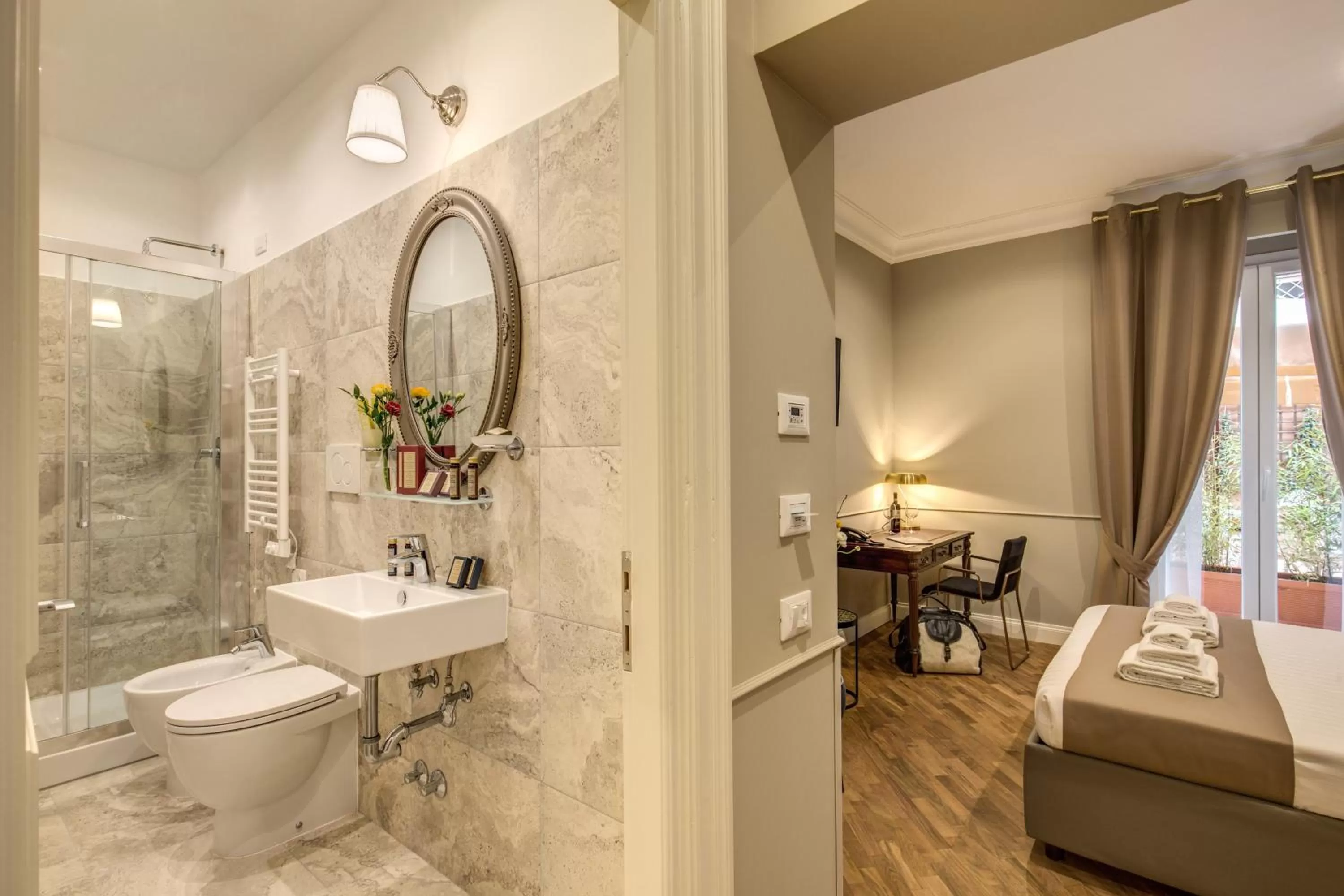 Bed in Charme Spagna Boutique Hotel