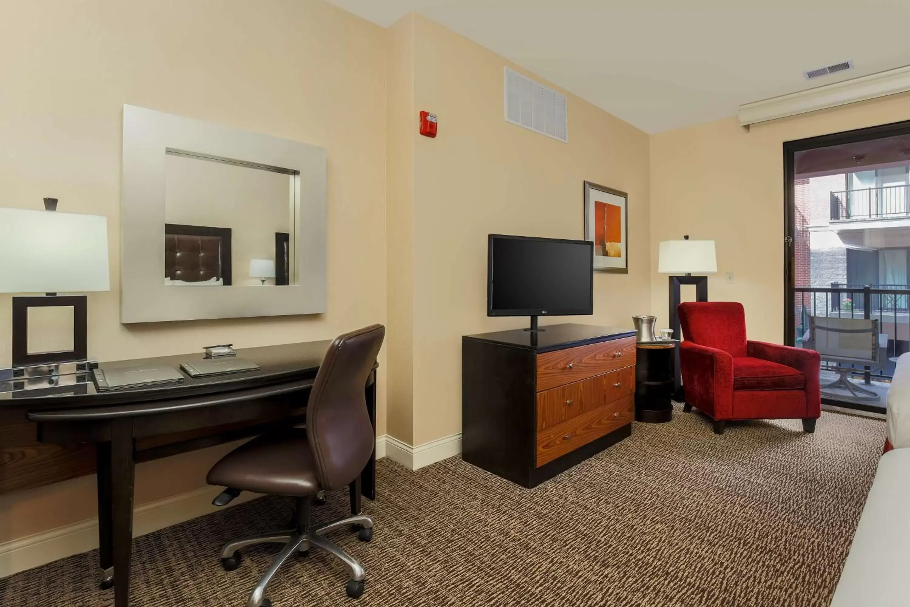 Bedroom, TV/Entertainment Center in Hilton Promenade Branson Landing