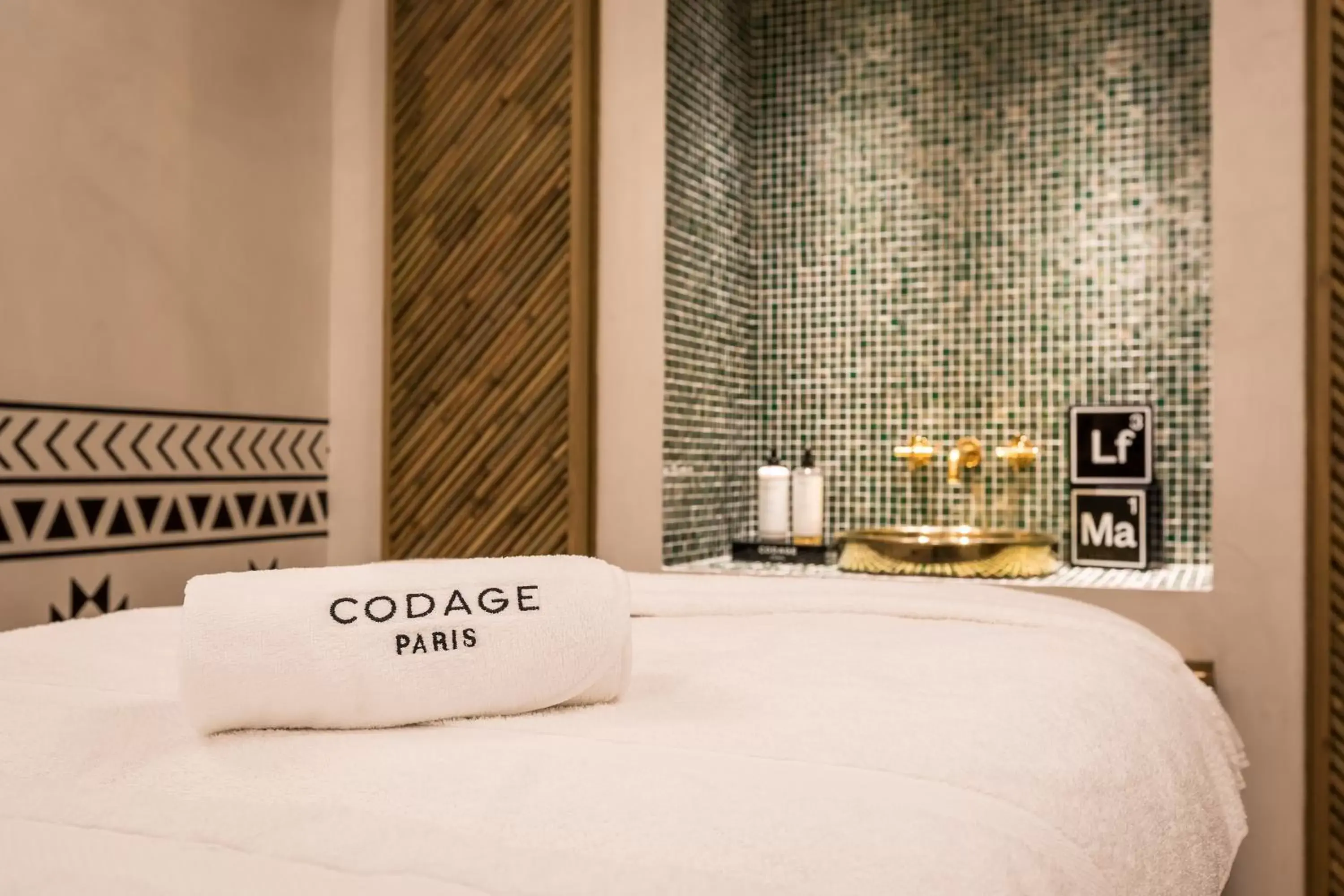 Massage, Bed in Laz' Hotel Spa Urbain Paris