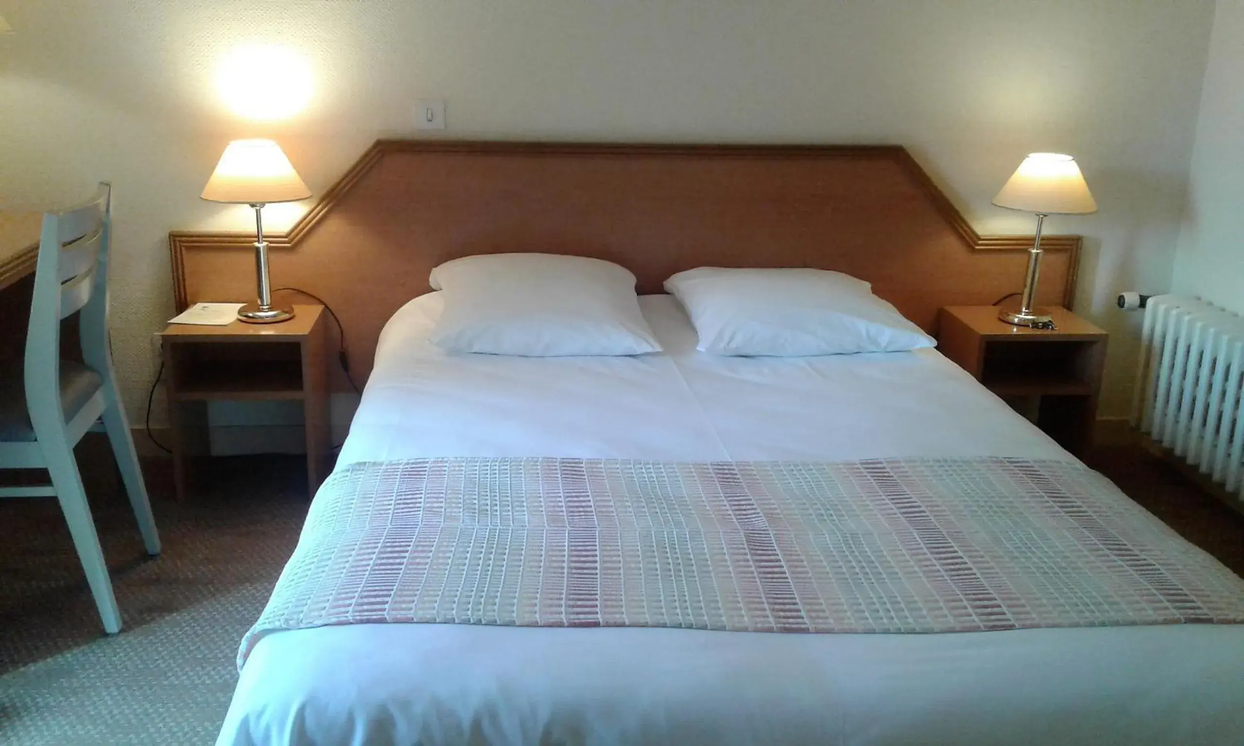 Bed in Hotel Restaurant Le Capricorne