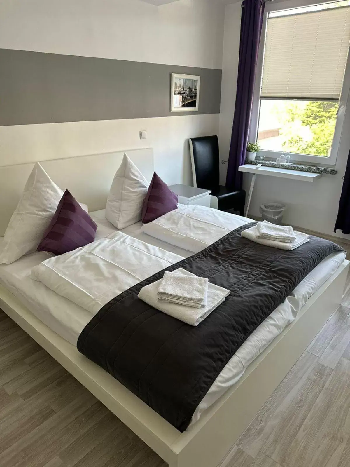 Doppelzimmer - single occupancy in Hotel Deutscher Hof Doppelzimmer - single occupancy in Hotel Deutscher Hof