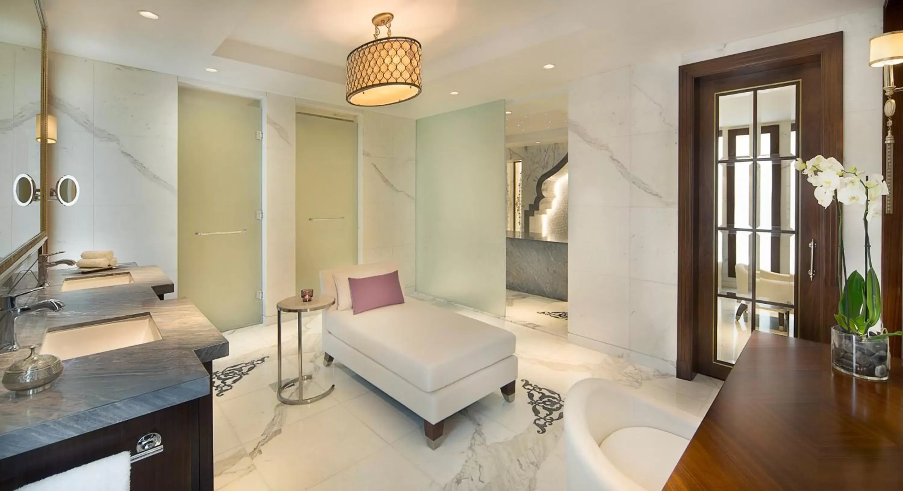 Bathroom, Seating Area in The Ritz-Carlton, Dubai