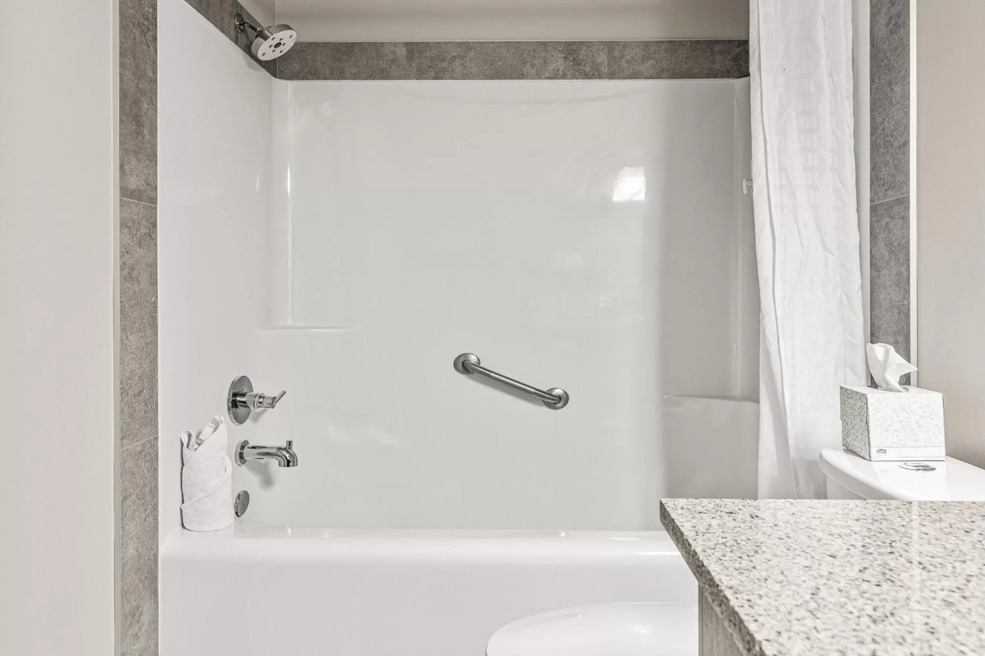 Deluxe Double King Room in Basecamp Lodge Canmore