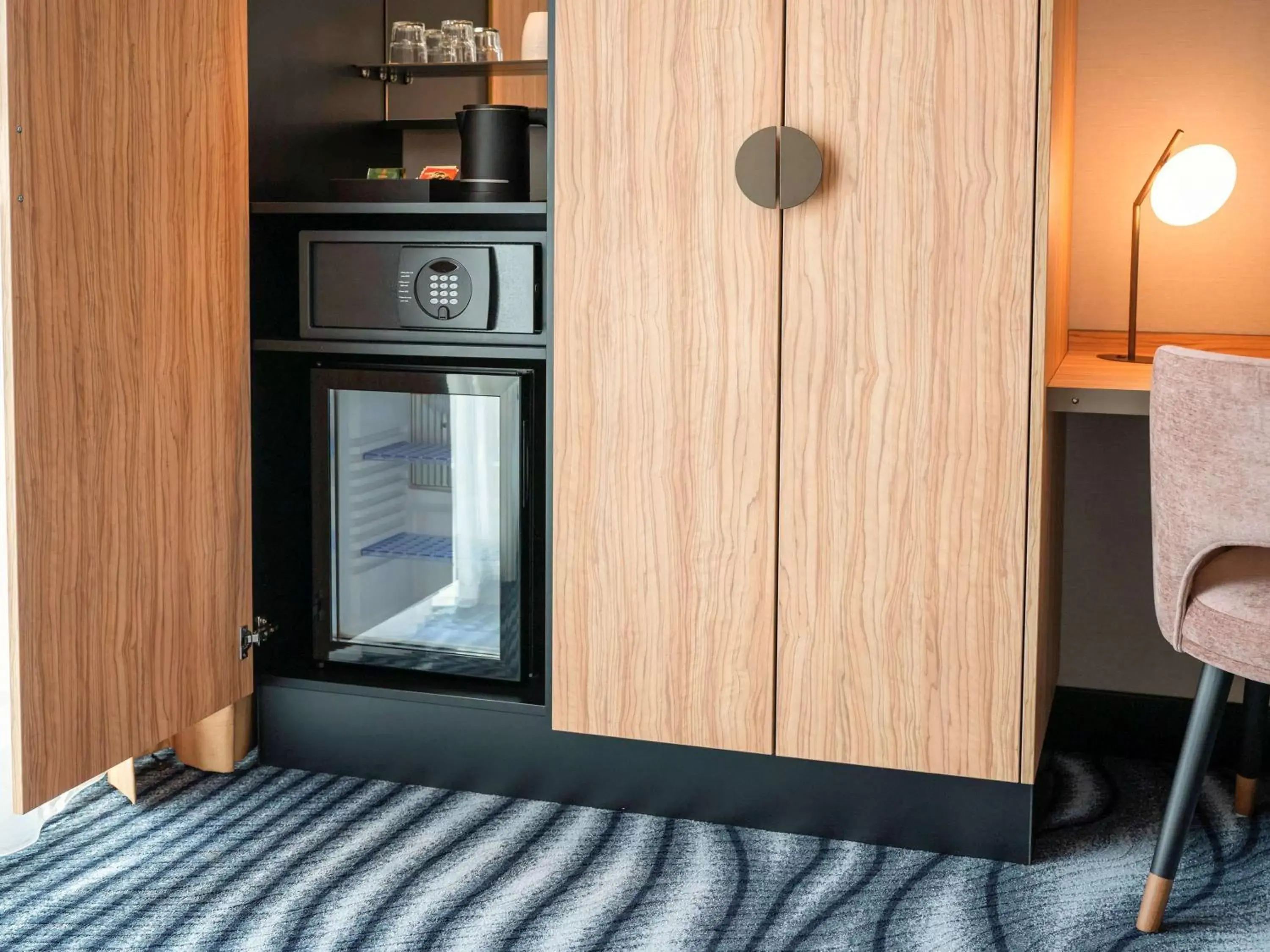 Bedroom, TV/Entertainment Center in Mercure Amsterdam North Station