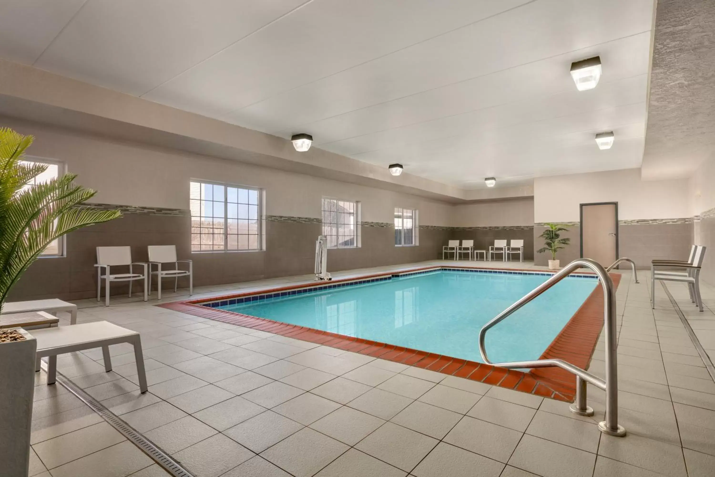 Swimming Pool in Country Inn & Suites by Radisson London, Kentucky