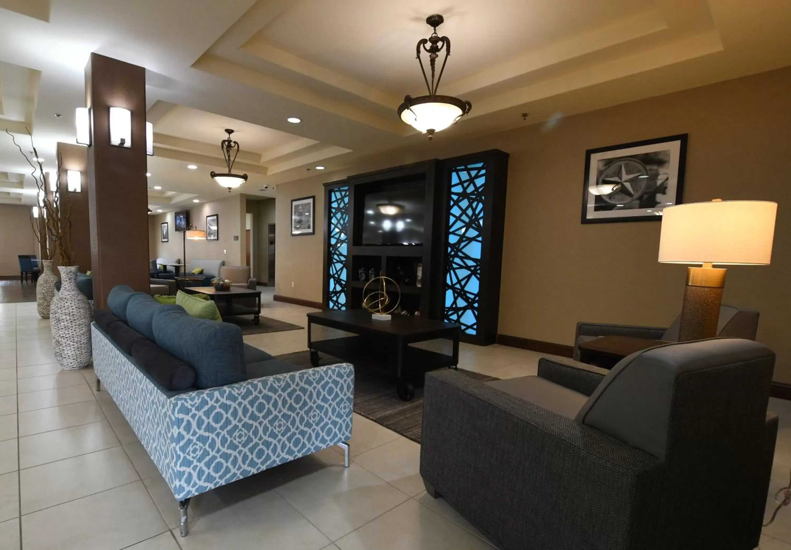 Communal lounge/ TV room, Seating Area in Baymont Inn & Suites by Wyndham Glen Rose
