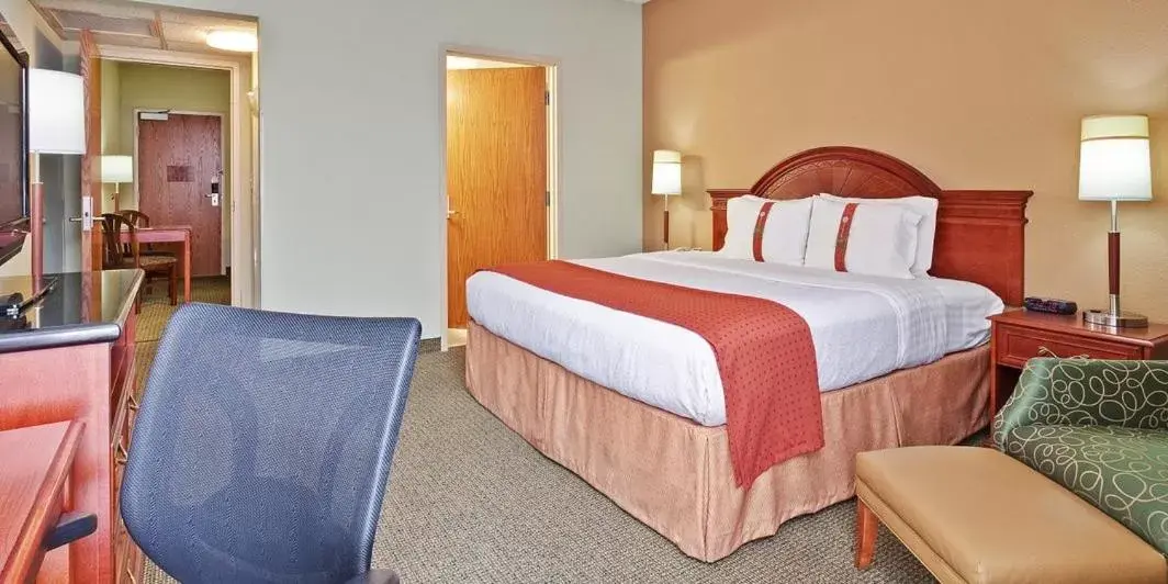 King Room - Mobility Access/Roll in Shower - Non-Smoking in Holiday Inn Memphis-University of Memphis, an IHG Hotel