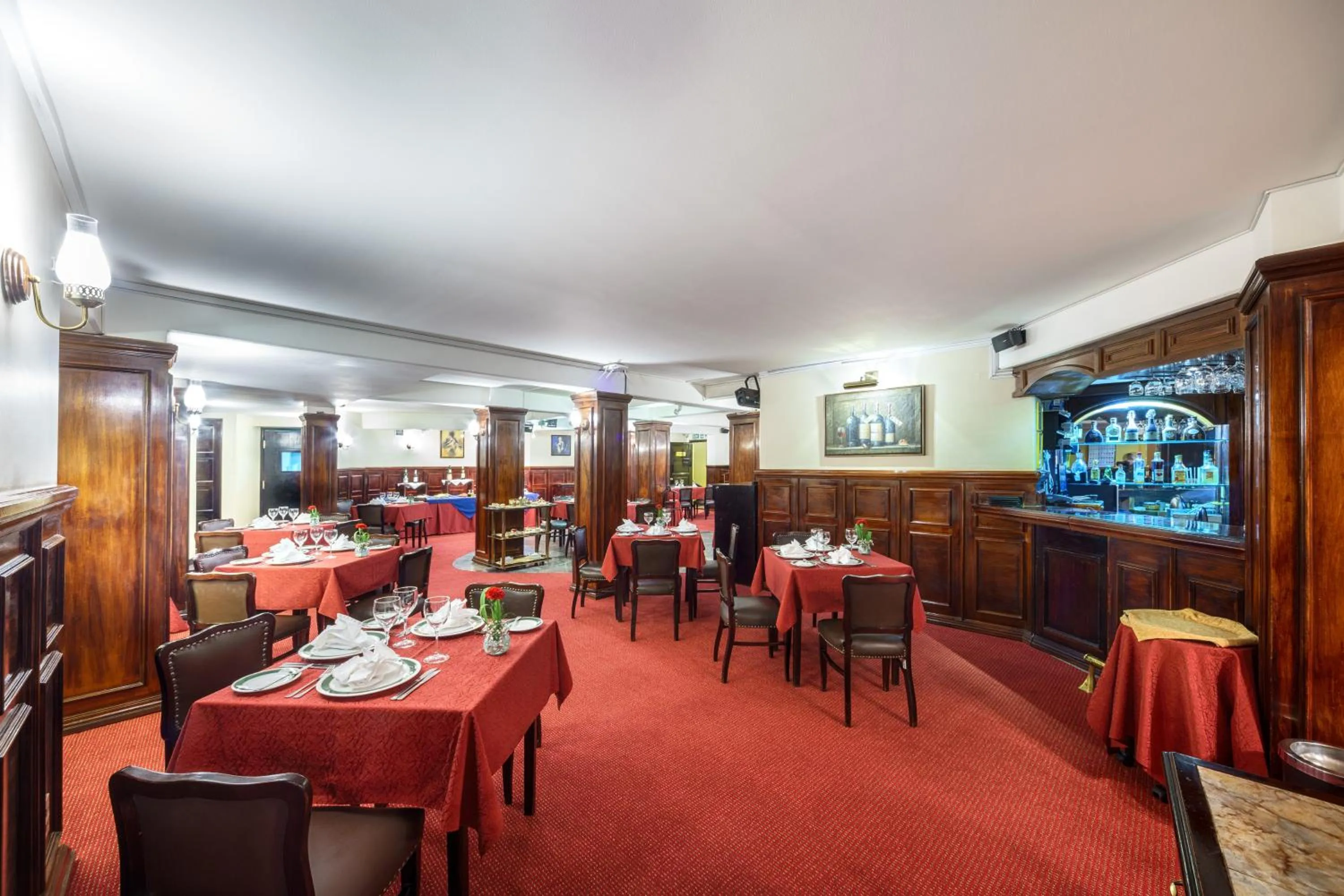 Restaurant/places to eat in Ritz Apart Hotel