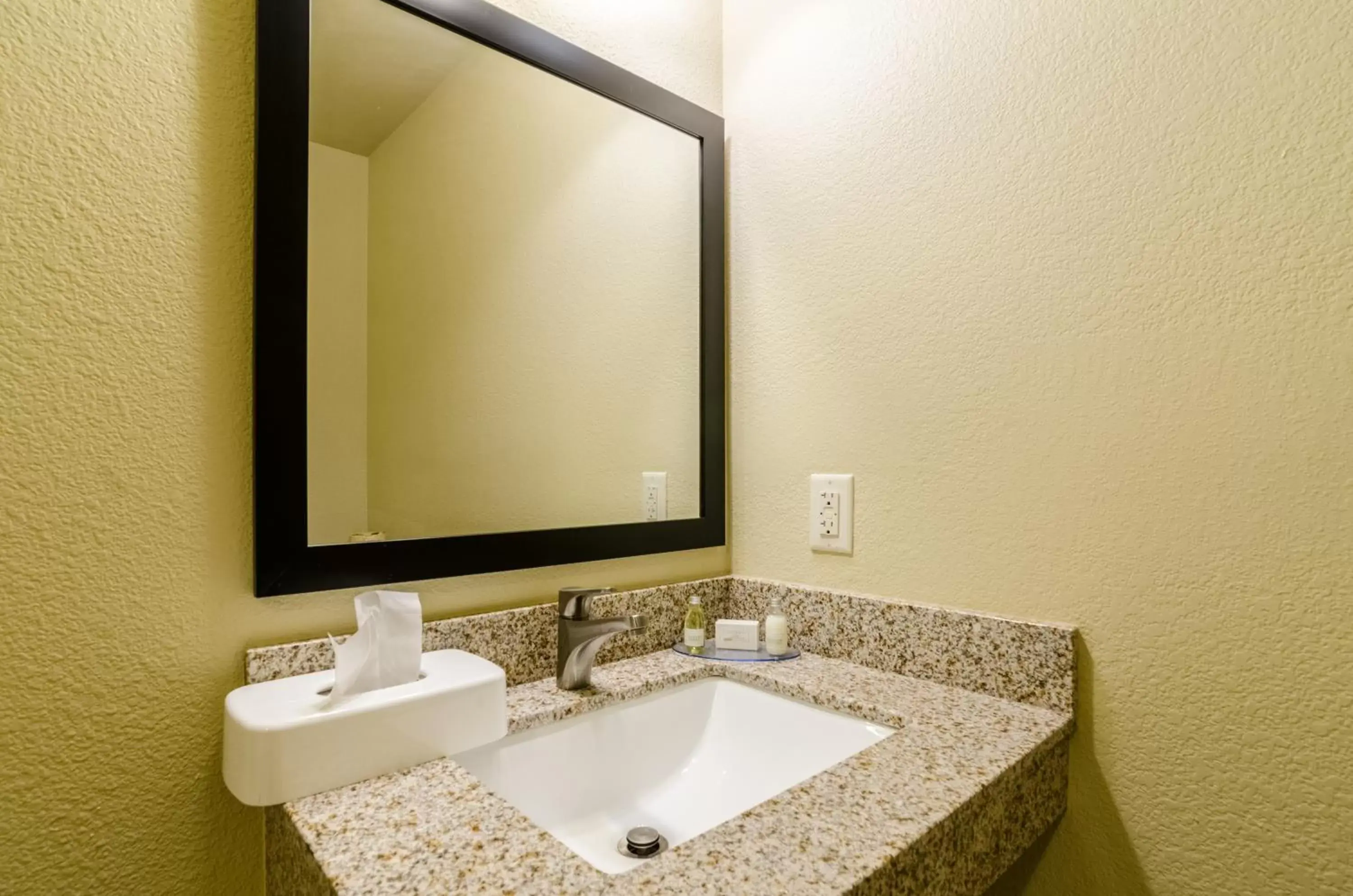 Bathroom in Cobblestone Inn & Suites - Ord