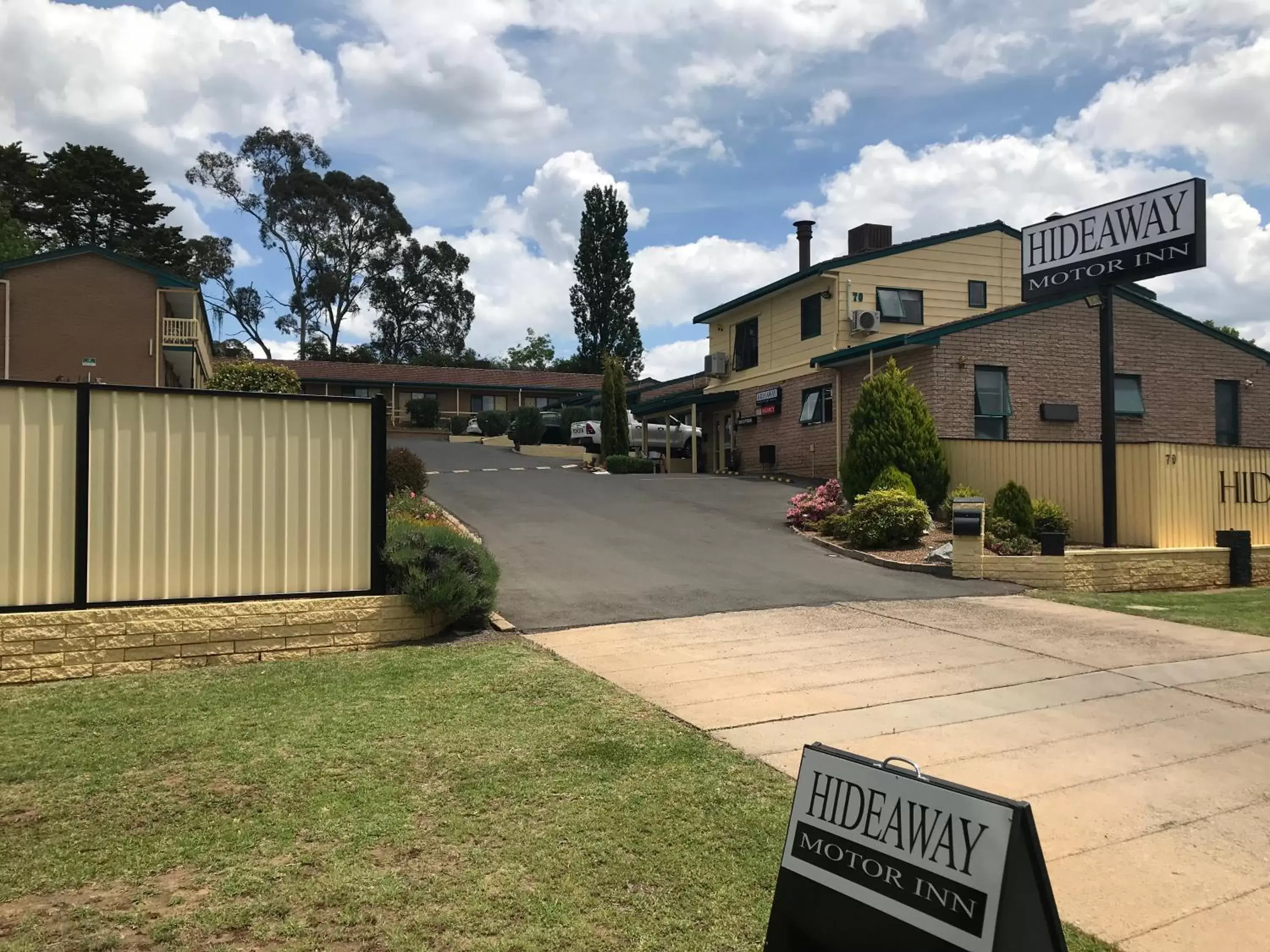 Facade/entrance, Property Building in Hideaway Motor Inn