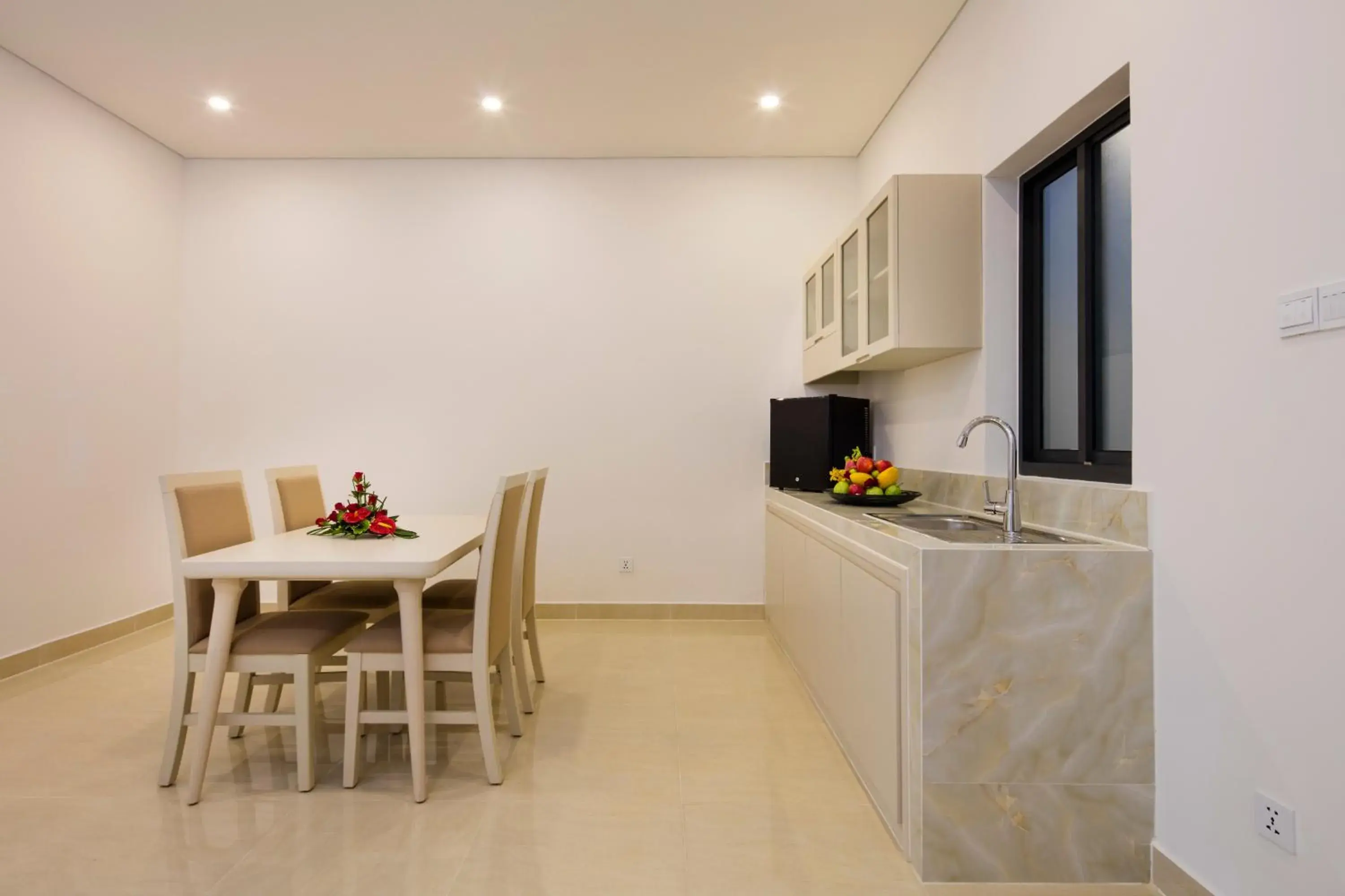 Kitchen or kitchenette, Dining Area in Diamond Bay Condotel Resort Nha Trang