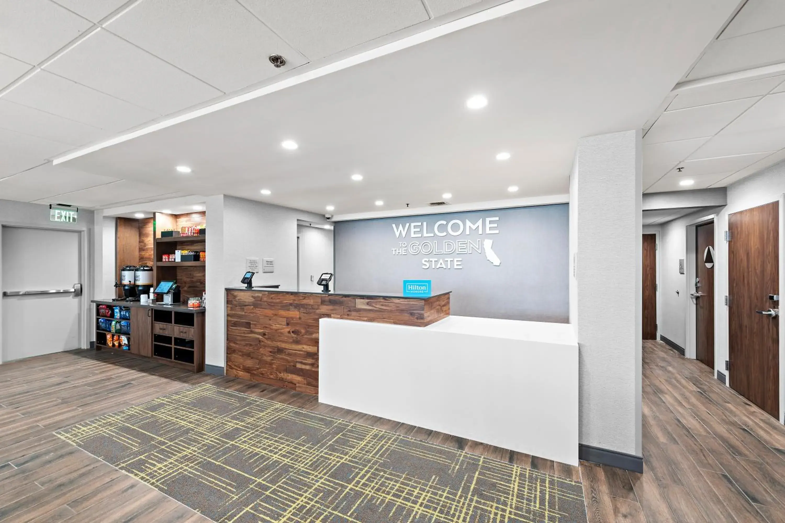Coffee/tea facilities, Lobby/Reception in Wingate by Wyndham Los Angeles Airport