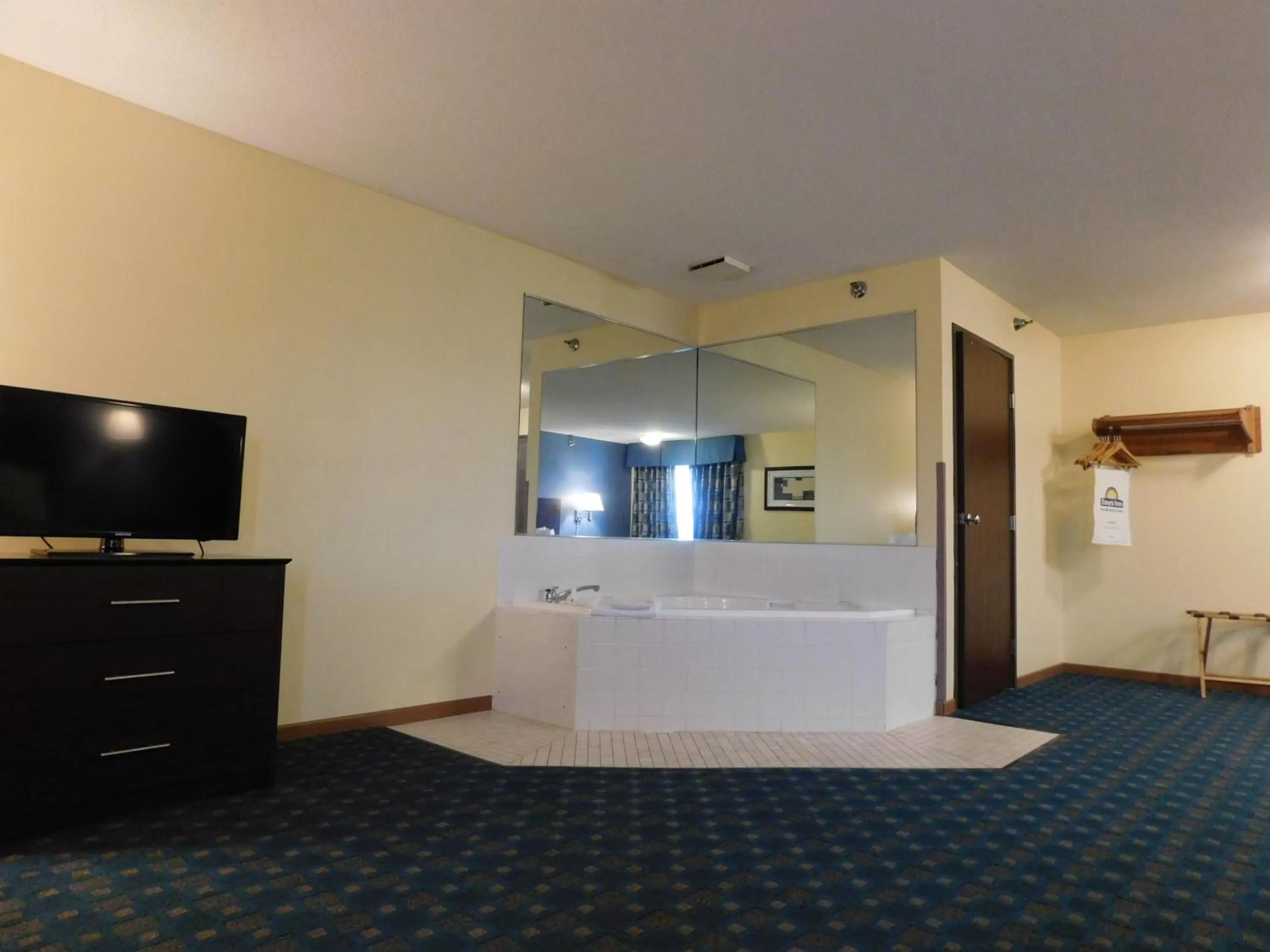 Area and facilities, Bed in Days Inn by Wyndham Sioux City