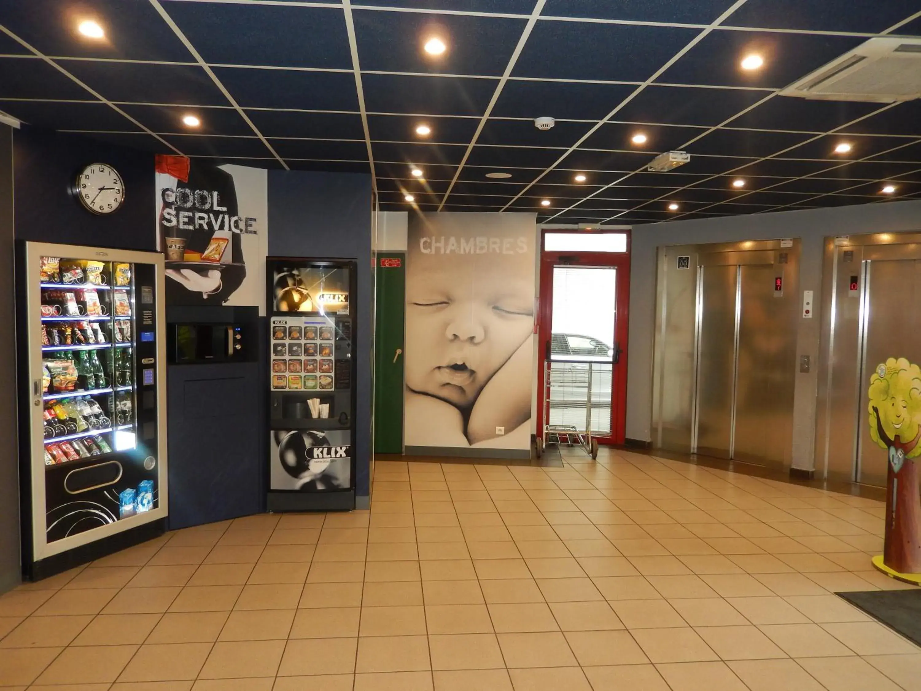 Lobby or reception, Supermarket/Shops in ibis budget Paris Porte d Italie Est