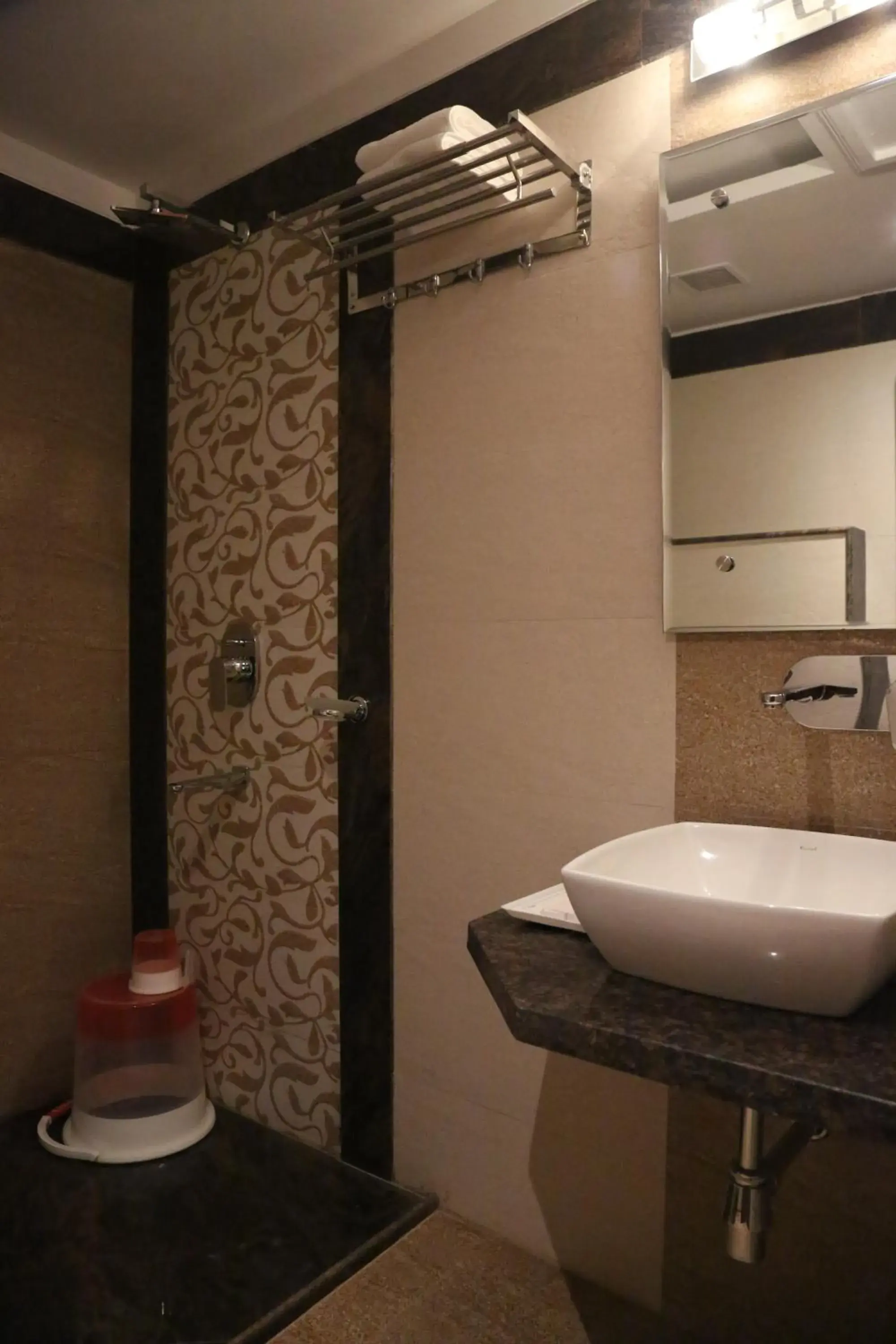 Bathroom in Hotel Varanasi Inn