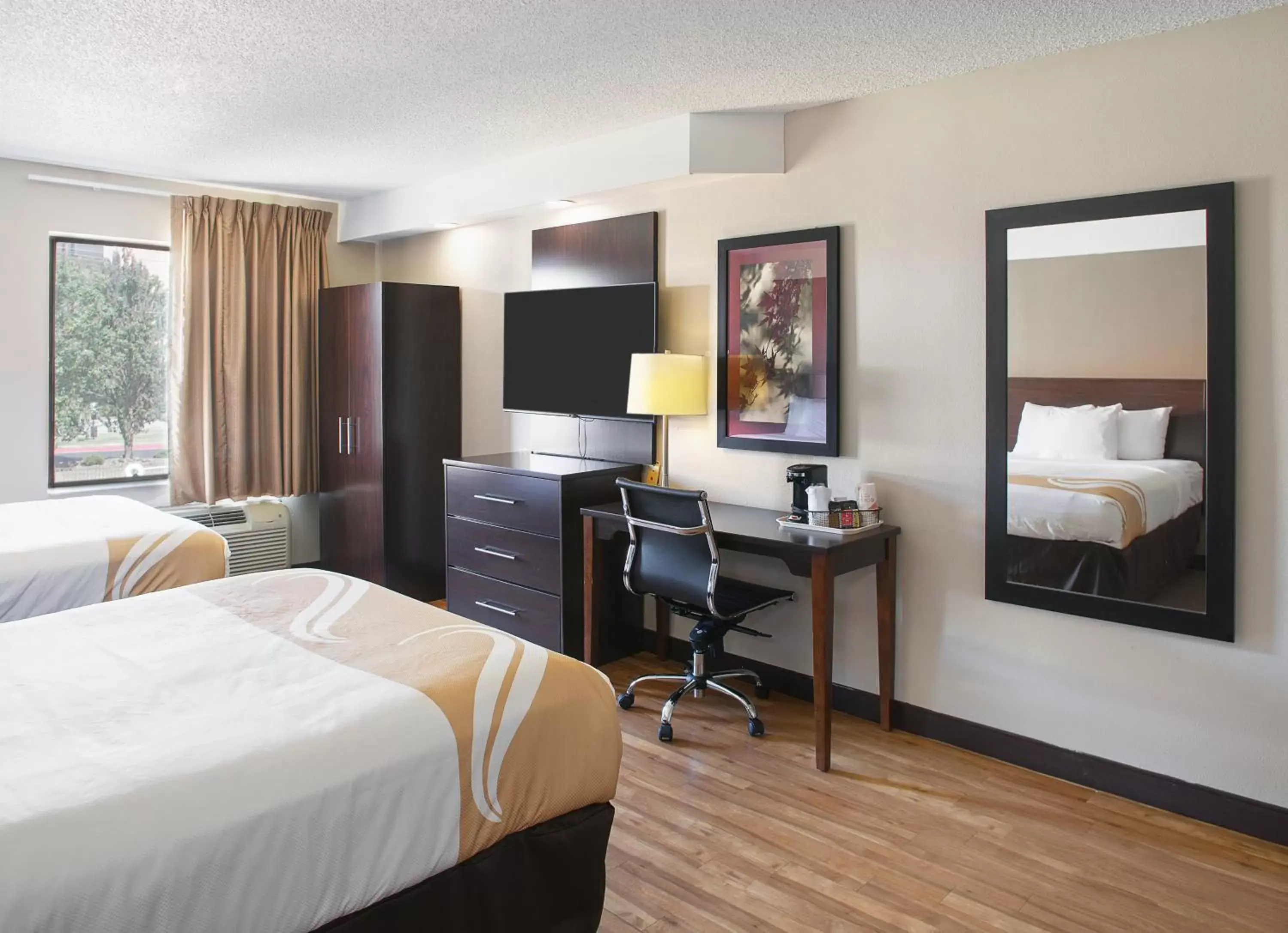 TV and multimedia, TV/Entertainment Center in Quality Inn Bentonville-Rogers