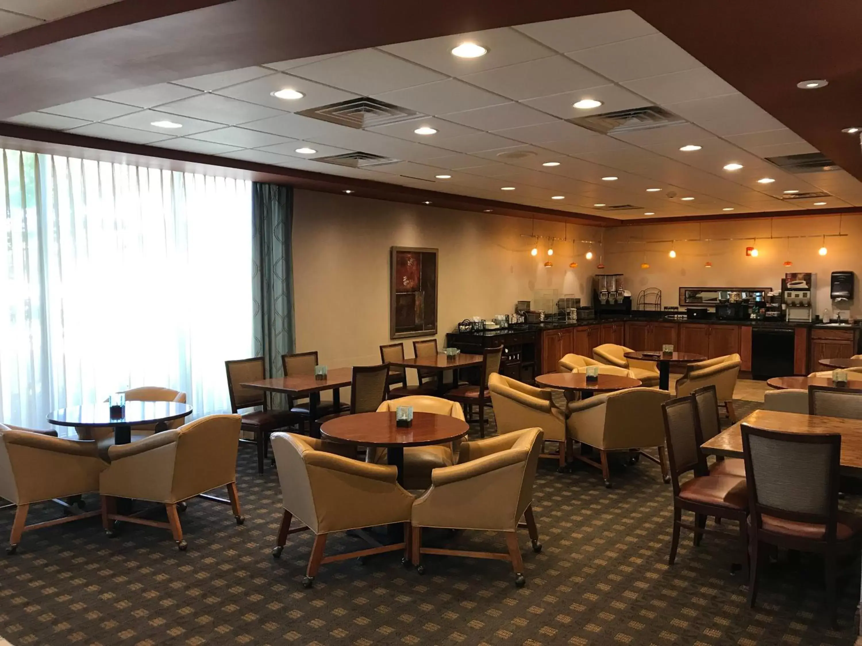 Food, Restaurant/Places to Eat in Norfolk Country Inn and Suites