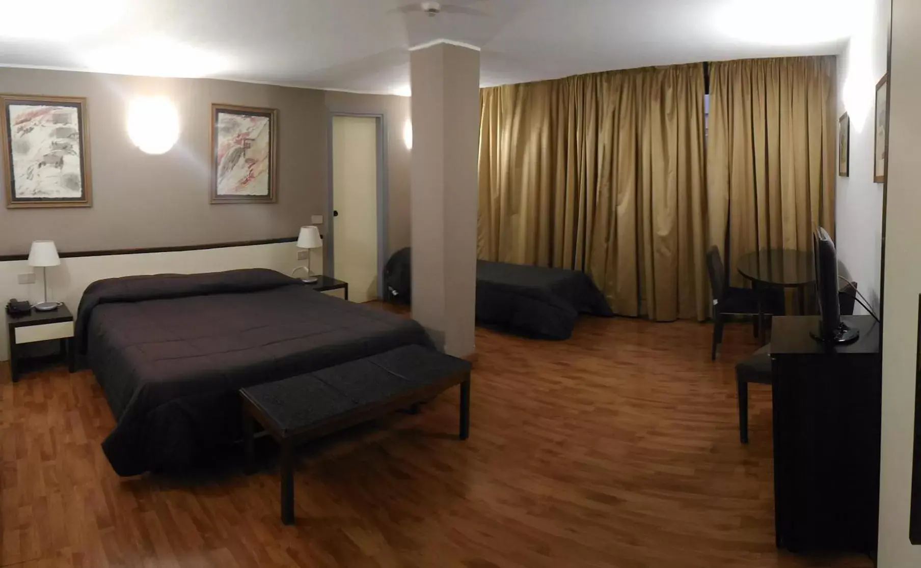 Photo of the whole room, Bed in Ibis Styles Palermo Cristal