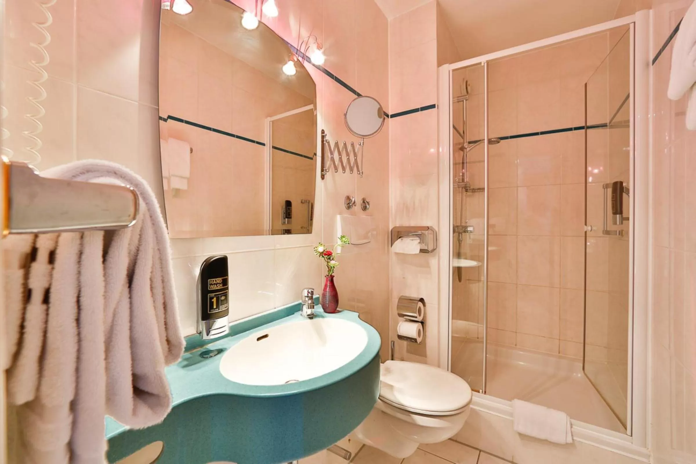 Bathroom in Superior Hotel Präsident