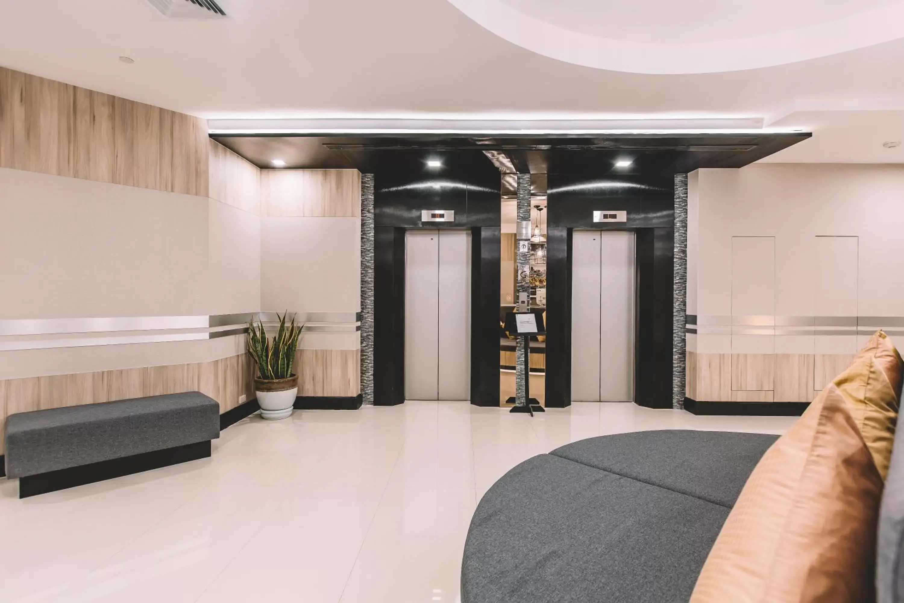 Lobby or reception in Adelphi Suites Bangkok - SHA Extra Plus
