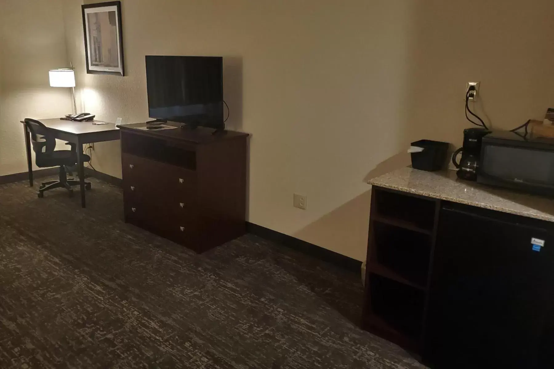 TV and multimedia, TV/Entertainment Center in Cobblestone Suites - Oshkosh