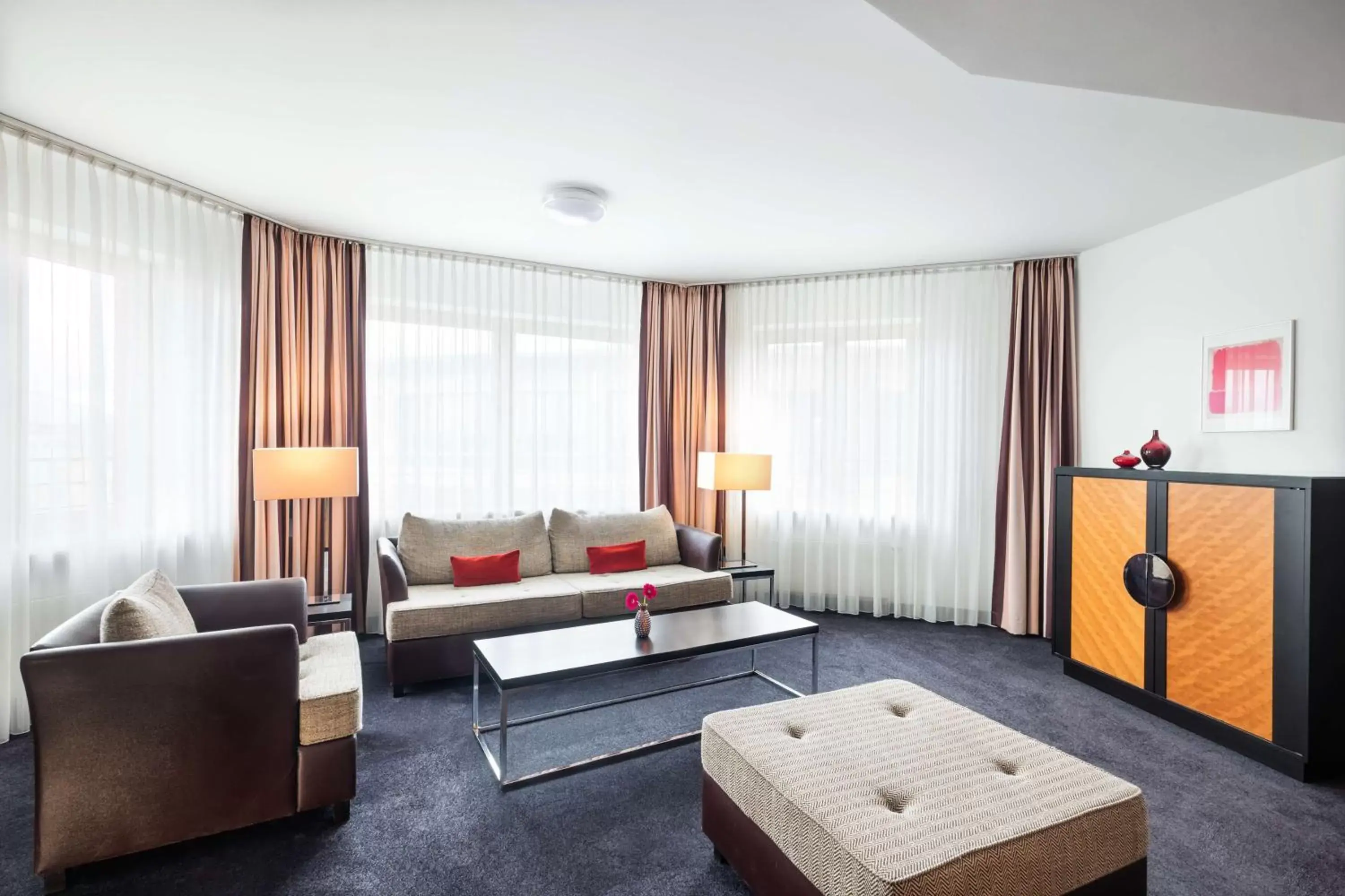 Bedroom, Seating Area in Lindner Hotel Frankfurt Main Plaza, part of JdV by Hyatt