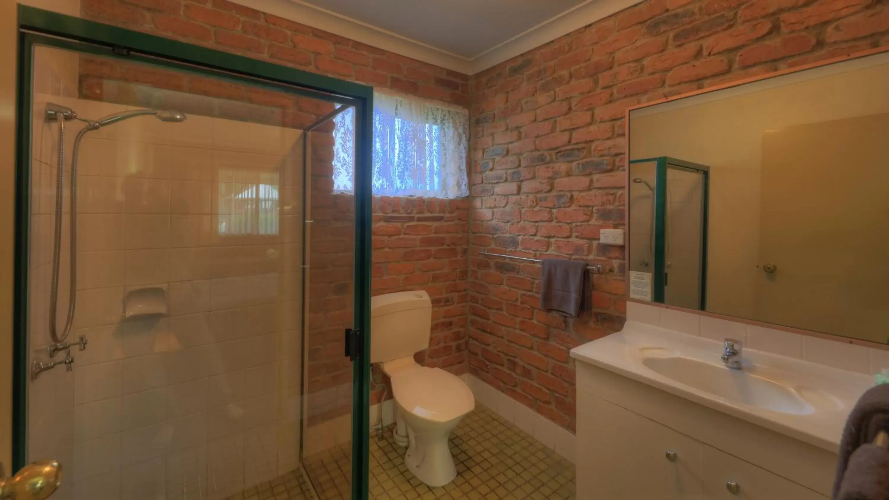 Bathroom in Wondai Colonial Motel