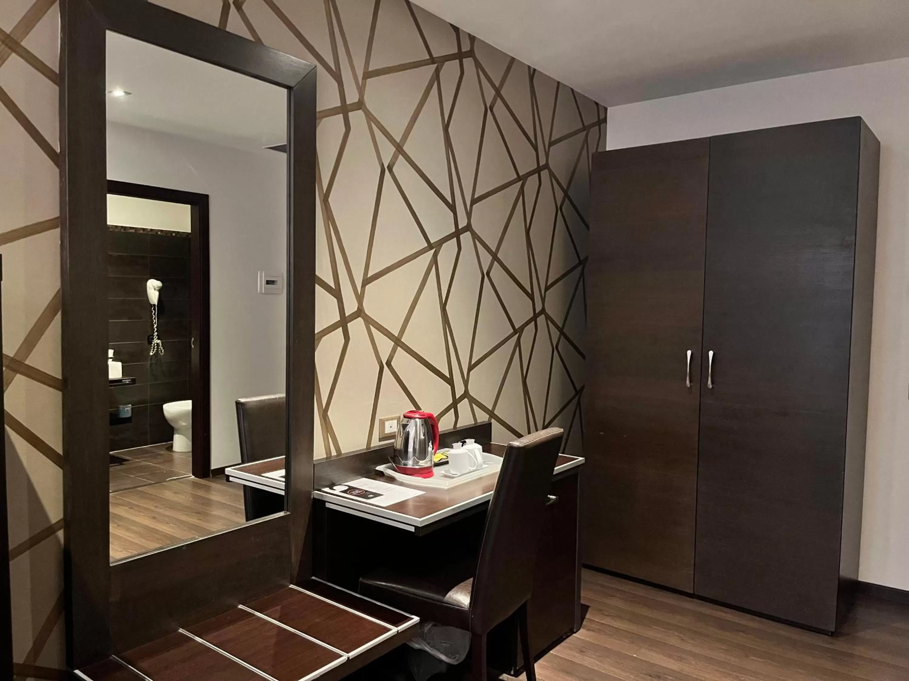 wardrobe in Catone District Hotel