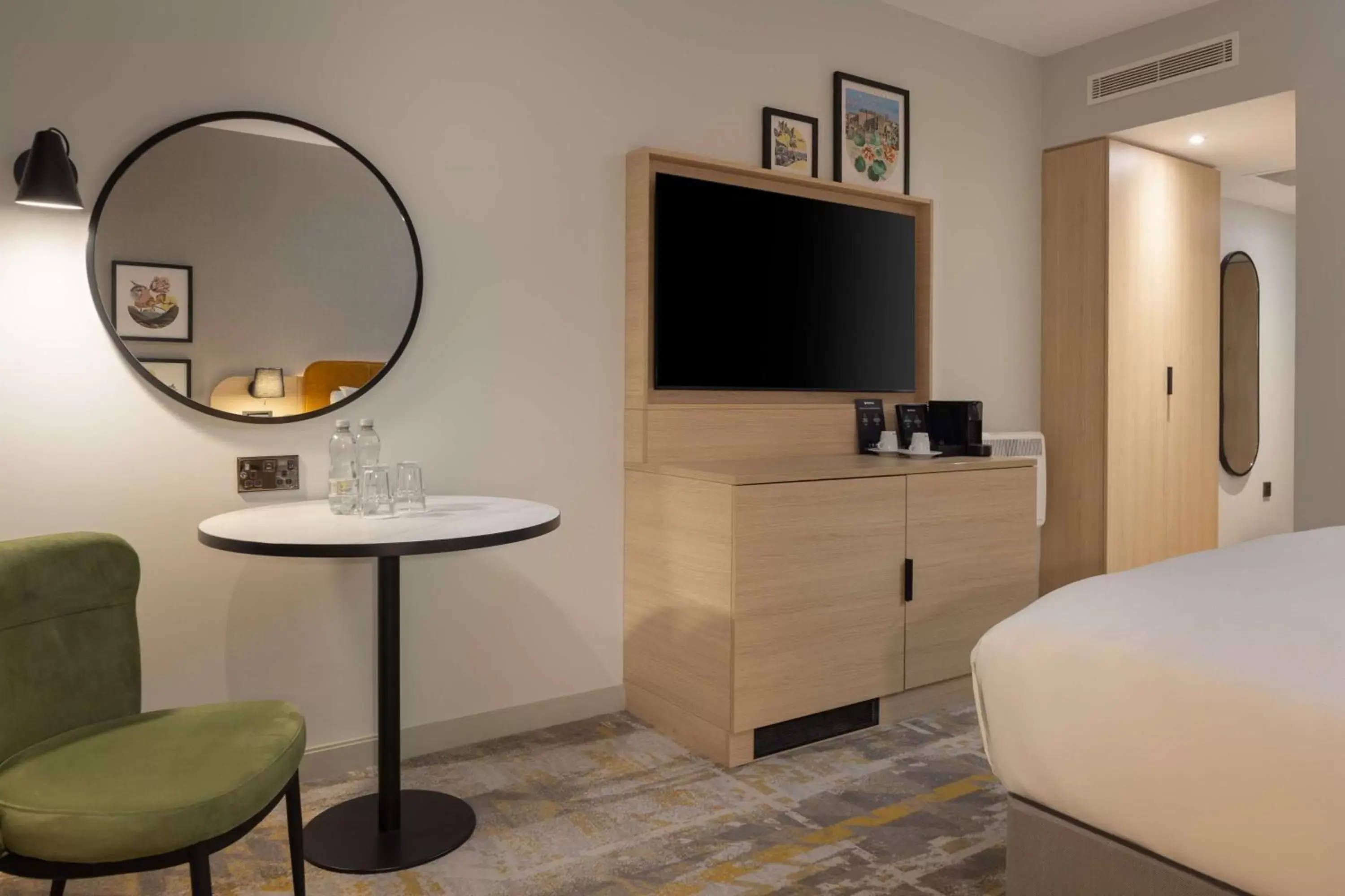 TV and multimedia, TV/Entertainment Center in DoubleTree by Hilton Edinburgh Airport