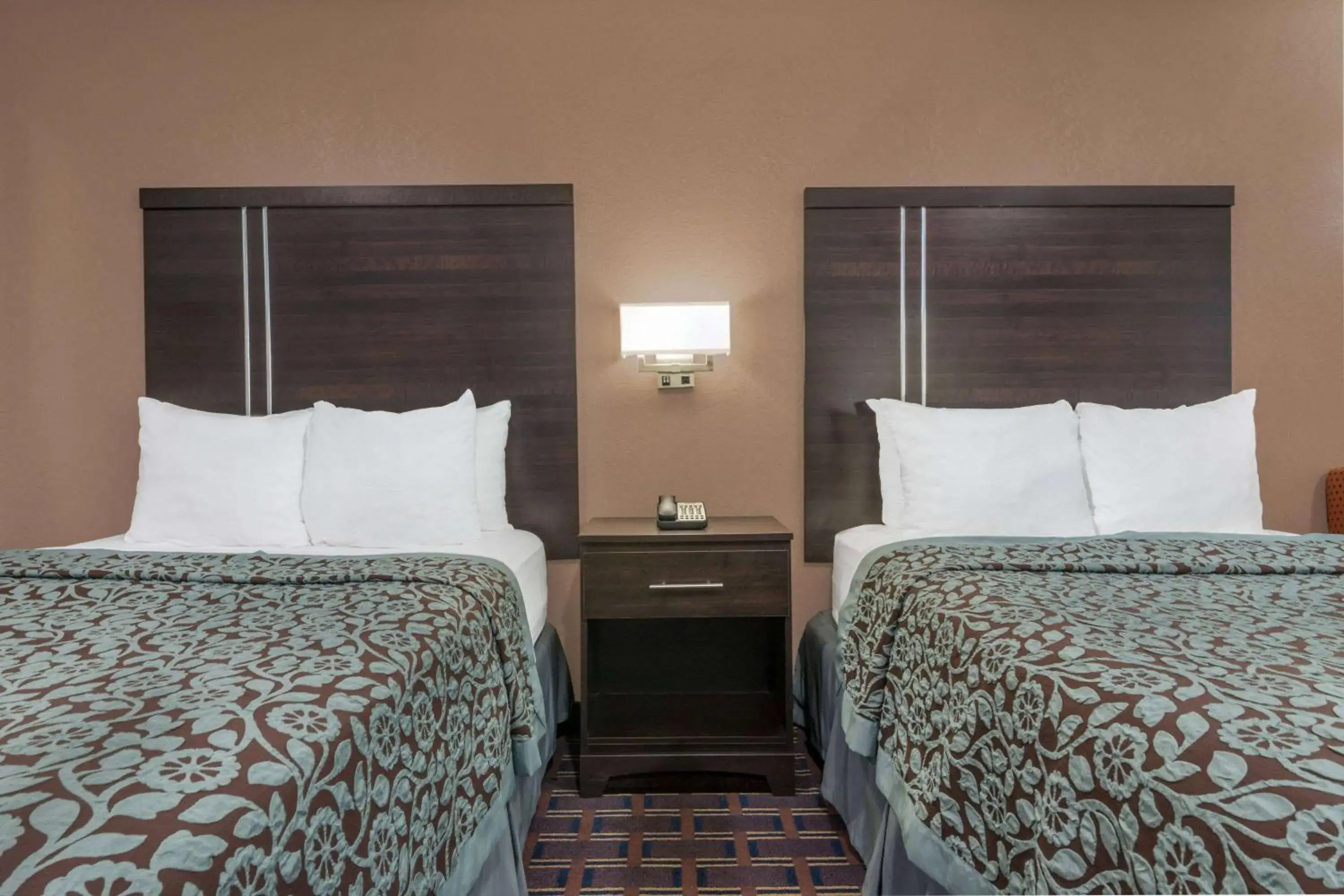 Bedroom, Bed in Days Inn by Wyndham Maumee/Toledo