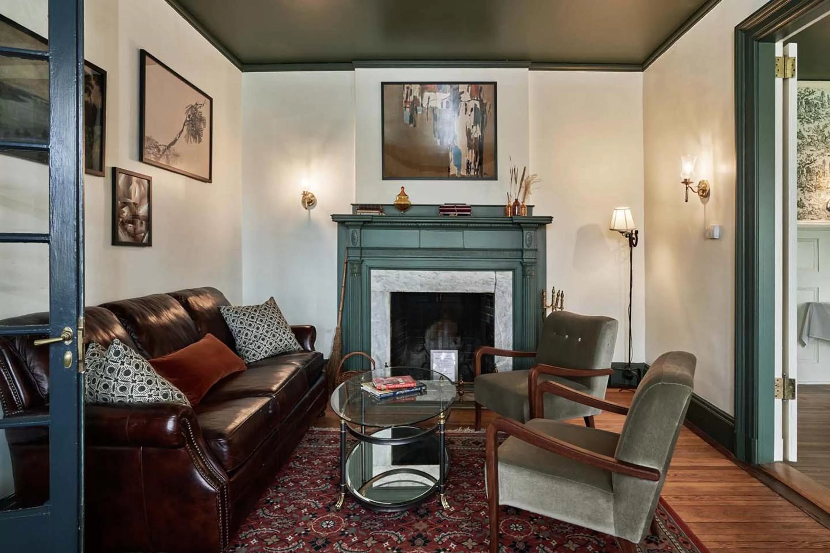 Lounge or bar in The Dewey by The Lenox Collection