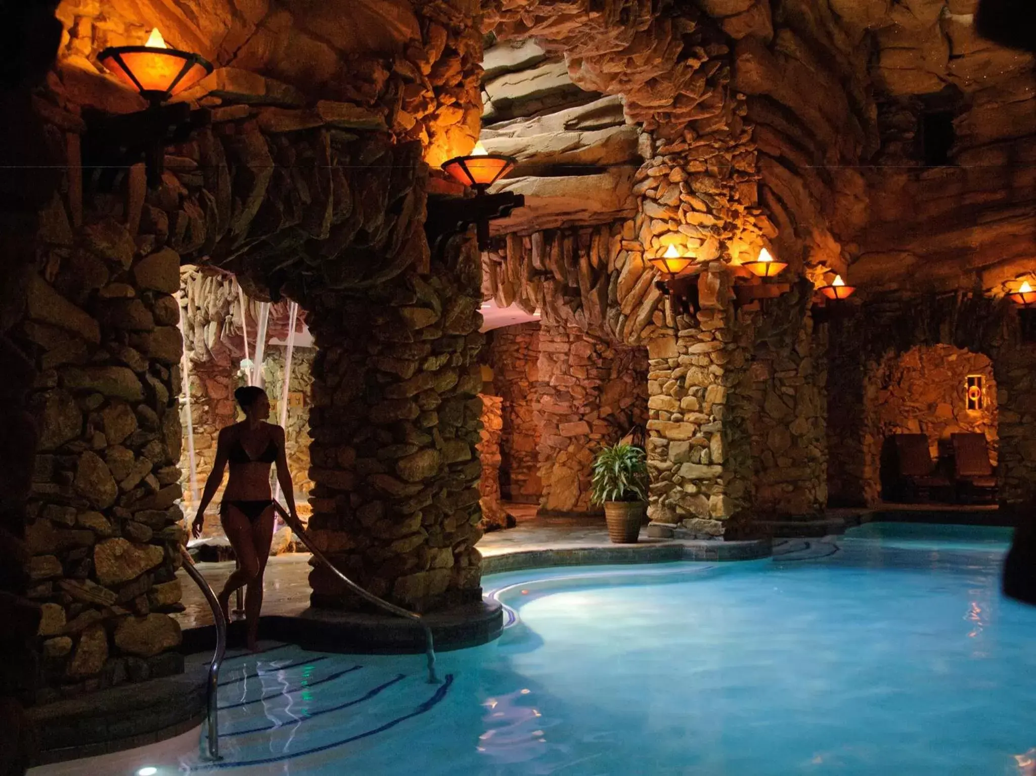 Hot Tub, Swimming Pool in The Omni Grove Park Inn - Asheville