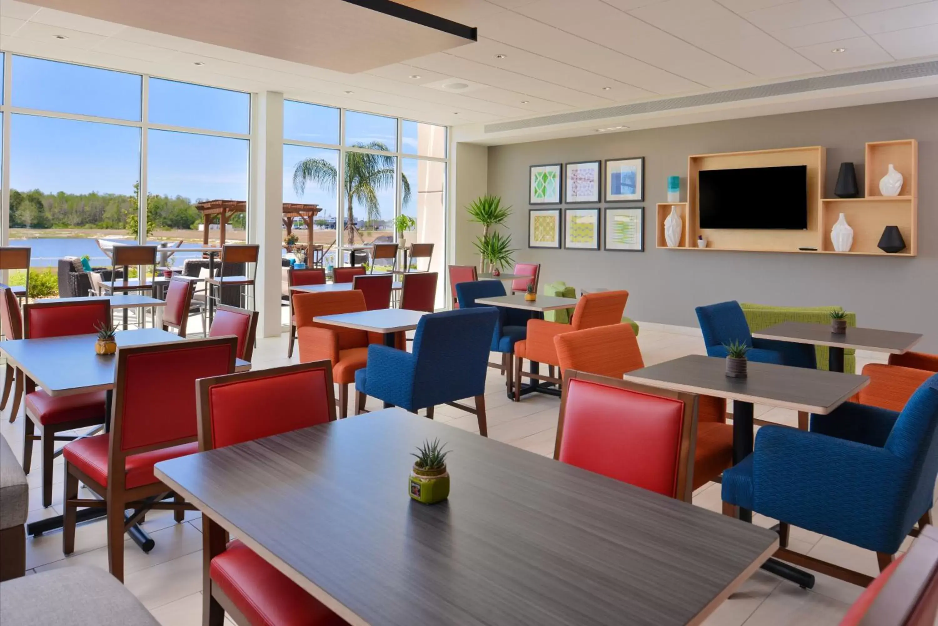 Breakfast, Restaurant/Places to Eat in Holiday Inn Express & Suites Trinity, an IHG Hotel