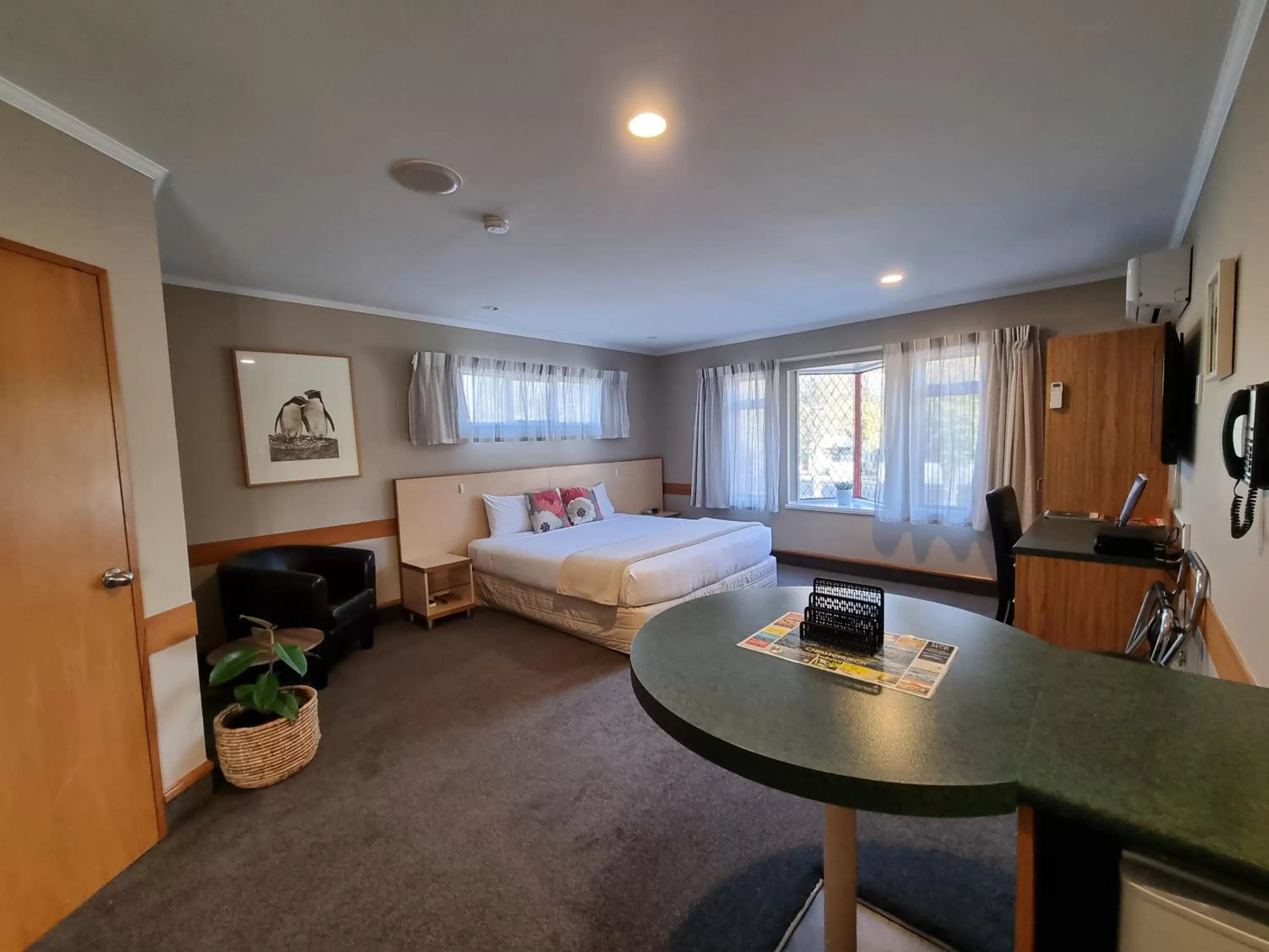 Bedroom, Bed in Amross Court